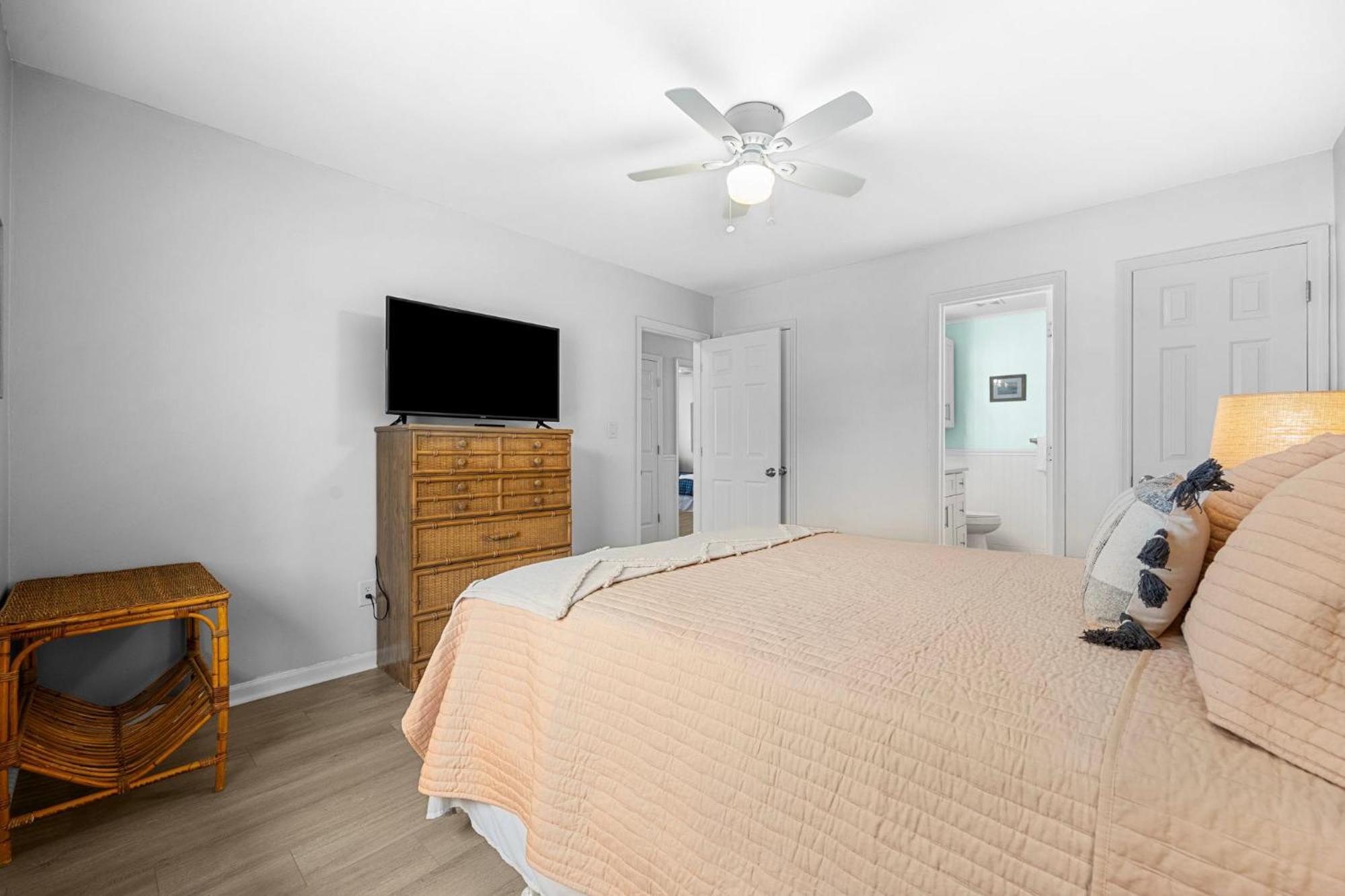 Charming 3 Bedroom ,oceanview Located In Surfside! Apartment Myrtle Beach