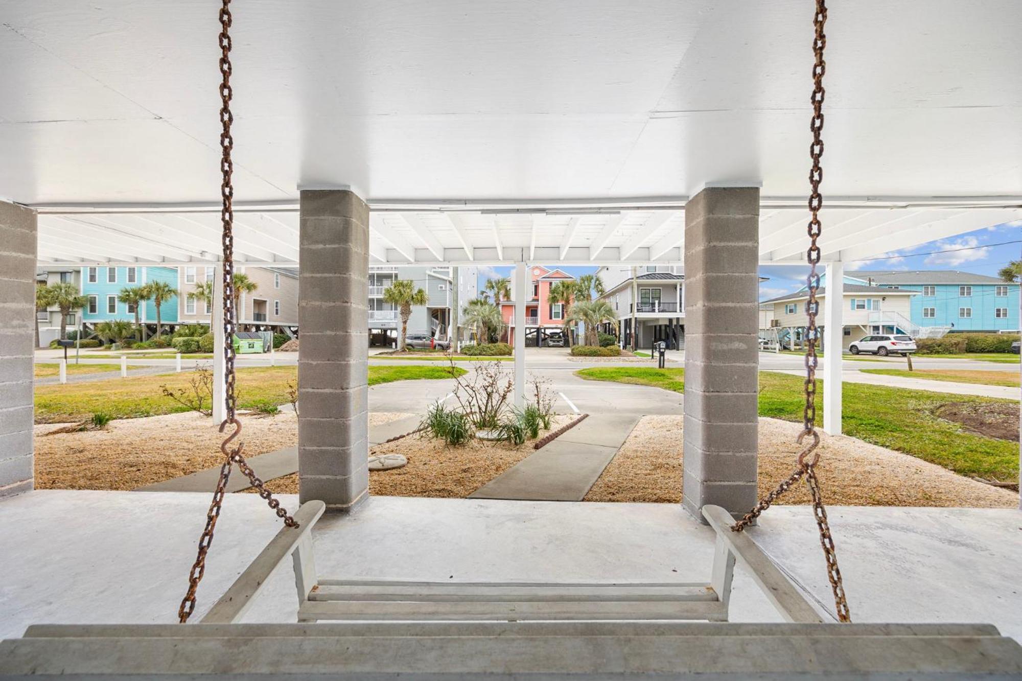 Charming 3 Bedroom ,oceanview Located In Surfside! Apartment