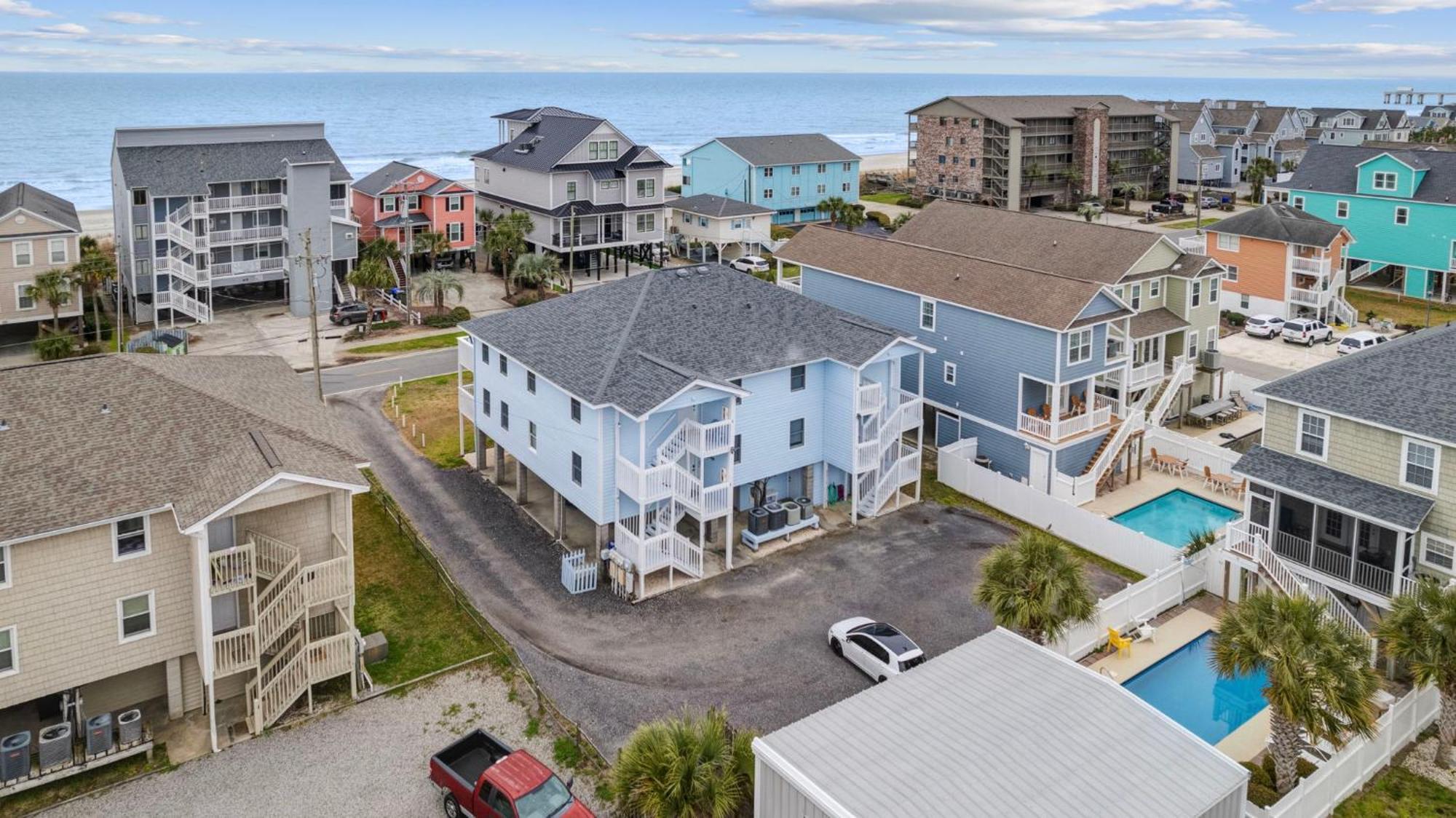 Apartment Charming 3 Bedroom ,oceanview Located In Surfside! *