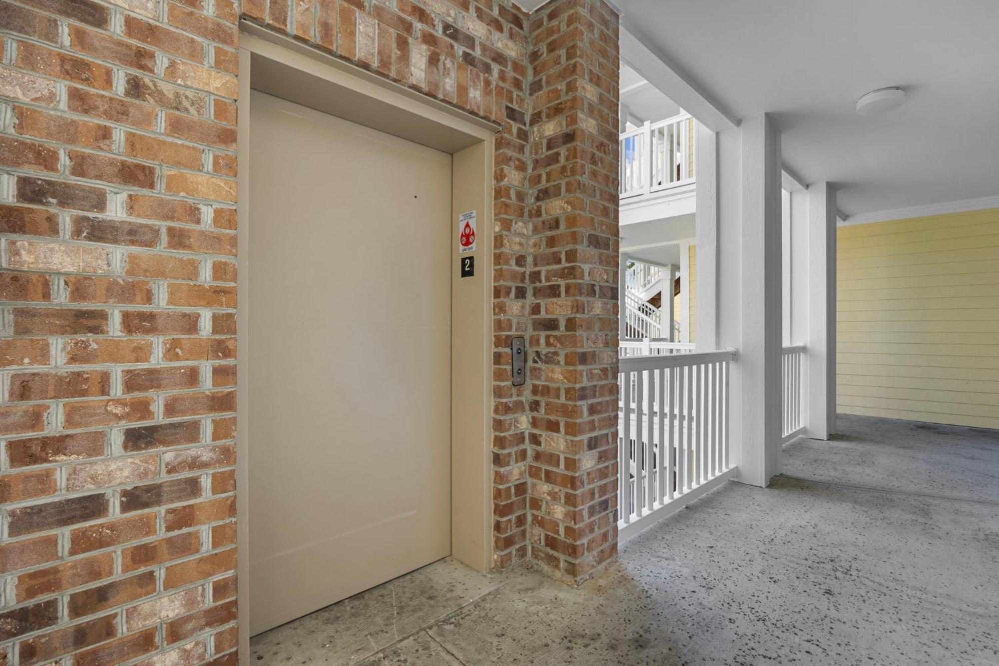 Beautifully Decorated 3 Bedroom 2 Bath Condo, First Floor Wth Walk In Shower! Located In Golf Community Apartment