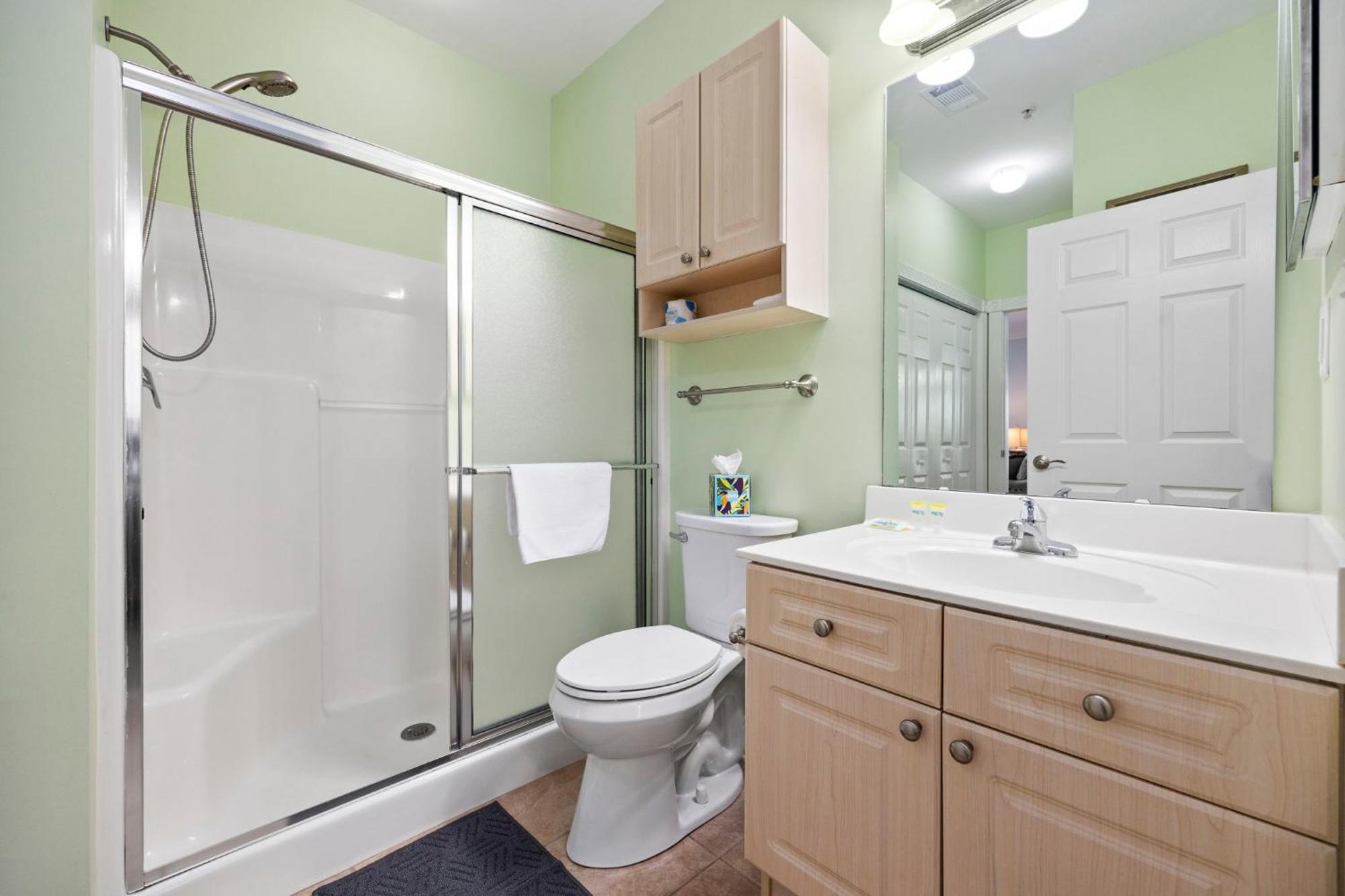 Beautifully Decorated 3 Bedroom 2 Bath Condo, First Floor Wth Walk In Shower! Located In Golf Community Apartment *