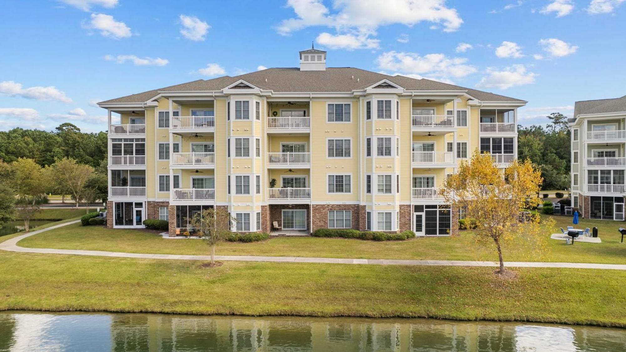 Beautifully Decorated 3 Bedroom 2 Bath Condo, First Floor Wth Walk In Shower! Located In Golf Community * Myrtle Beach