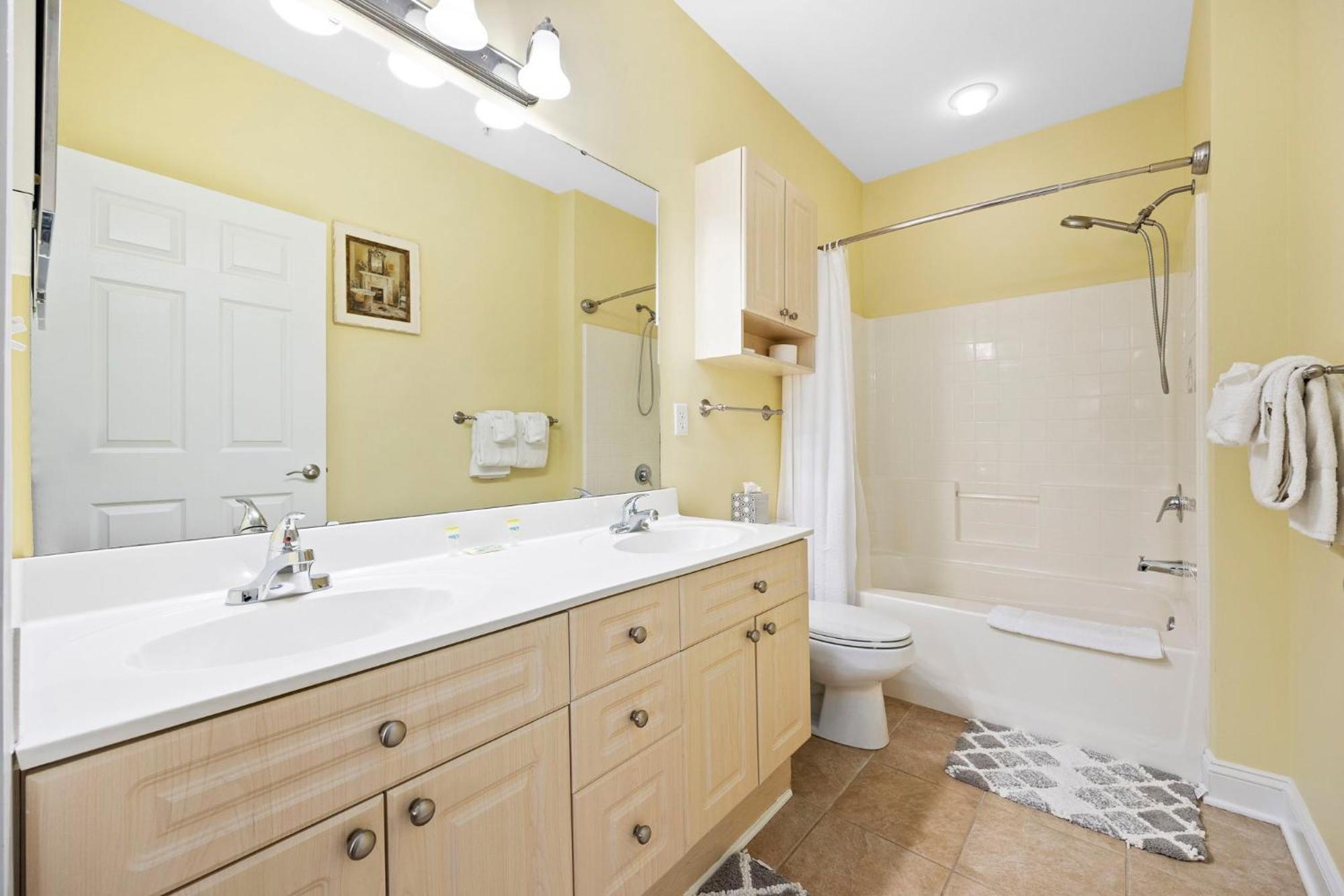 Beautifully Decorated 3 Bedroom 2 Bath Condo, First Floor Wth Walk In Shower! Located In Golf Community Apartment Myrtle Beach
