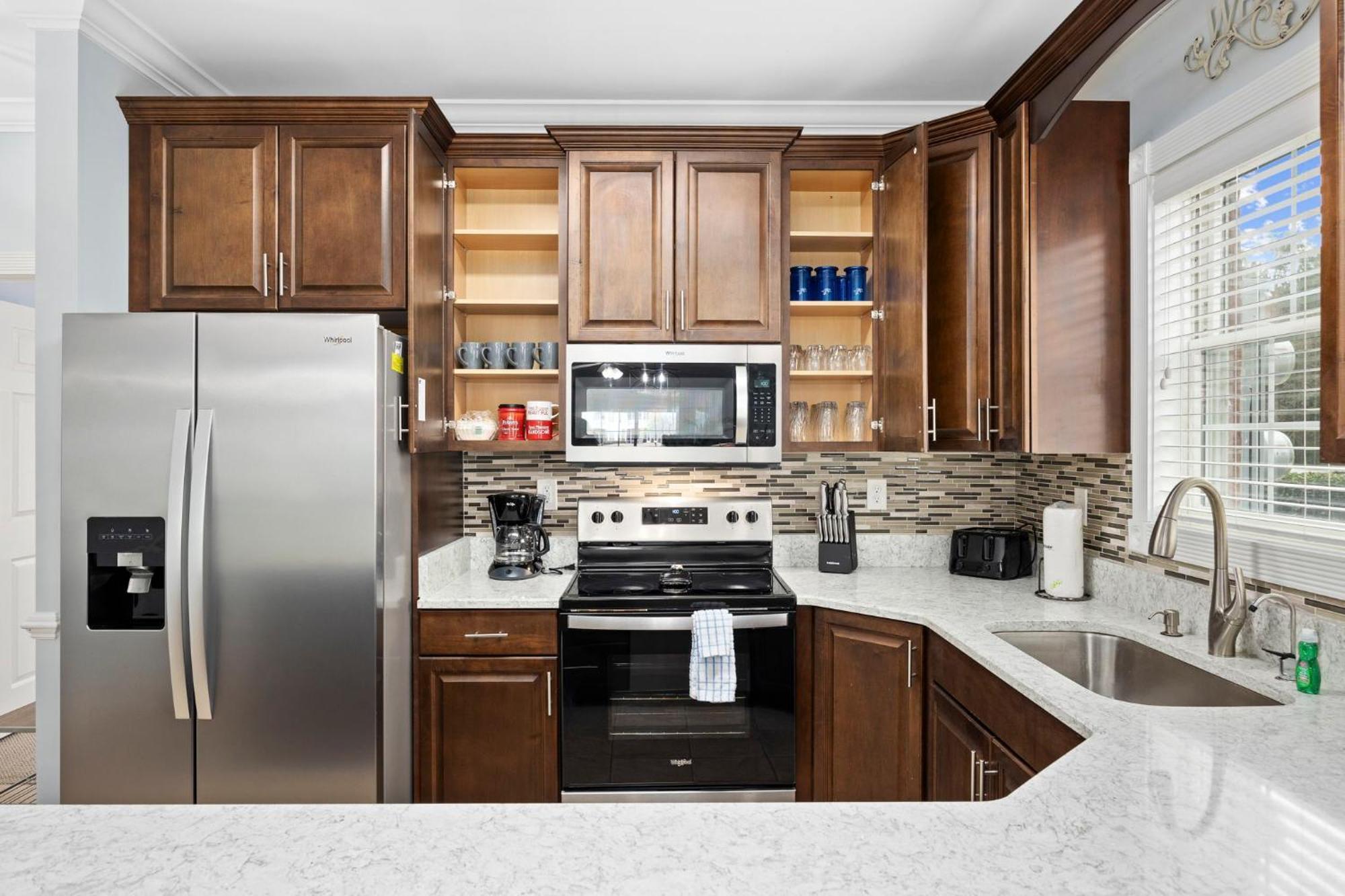 Beautifully Decorated 3 Bedroom 2 Bath Condo, First Floor Wth Walk In Shower! Located In Golf Community * Myrtle Beach