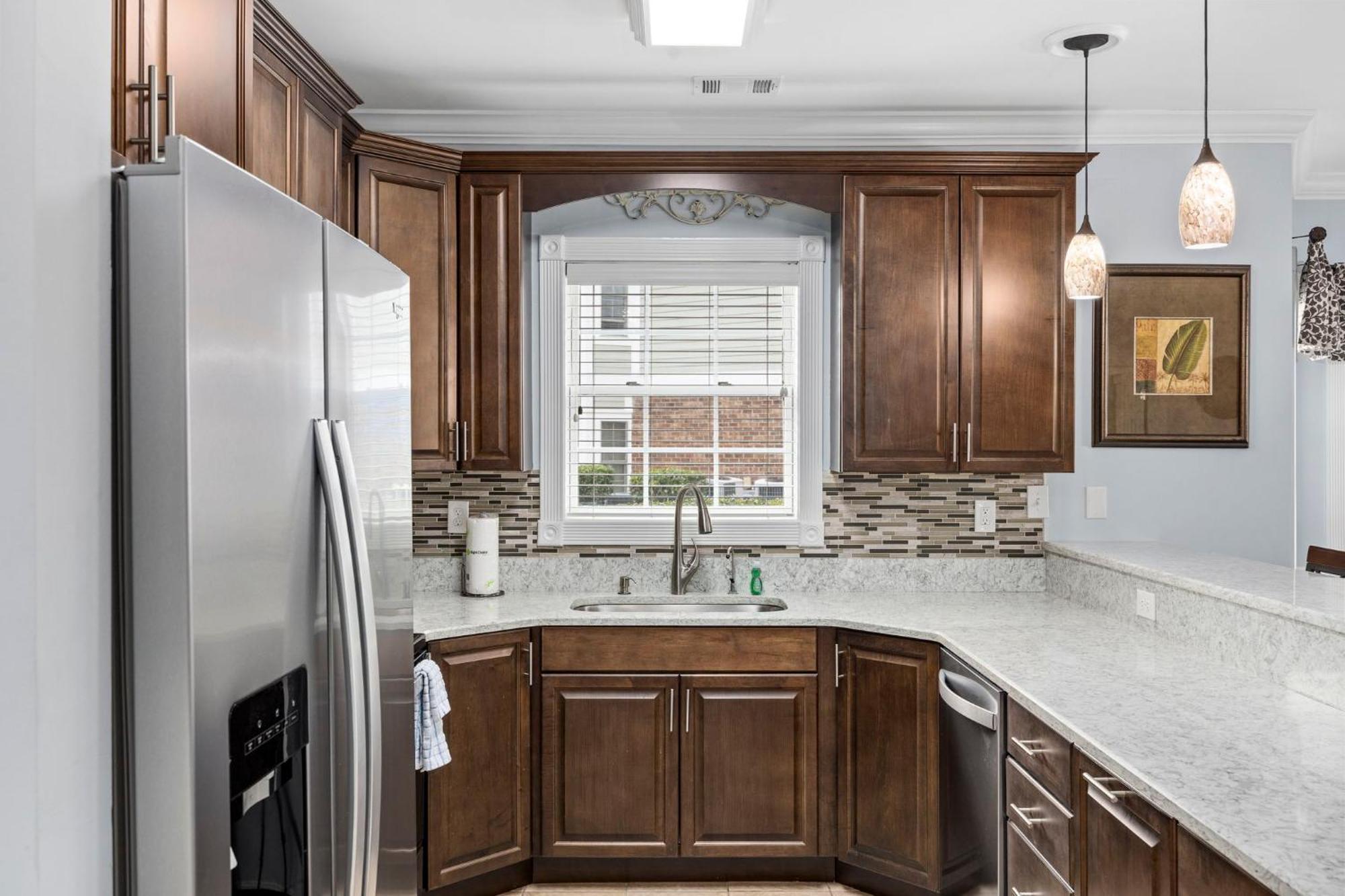 Apartment Beautifully Decorated 3 Bedroom 2 Bath Condo, First Floor Wth Walk In Shower! Located In Golf Community