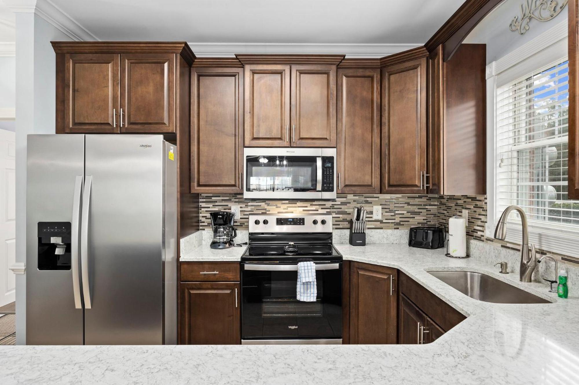 Beautifully Decorated 3 Bedroom 2 Bath Condo, First Floor Wth Walk In Shower! Located In Golf Community Myrtle Beach