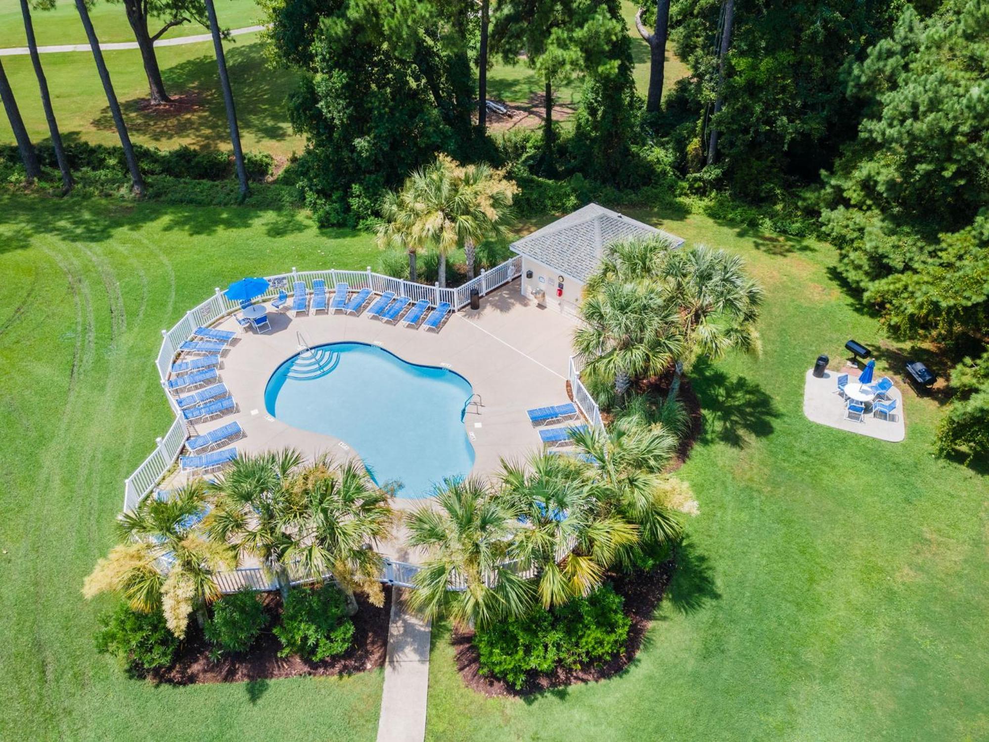 Apartment Beautifully Decorated 3 Bedroom 2 Bath Condo, First Floor Wth Walk In Shower! Located In Golf Community Myrtle Beach