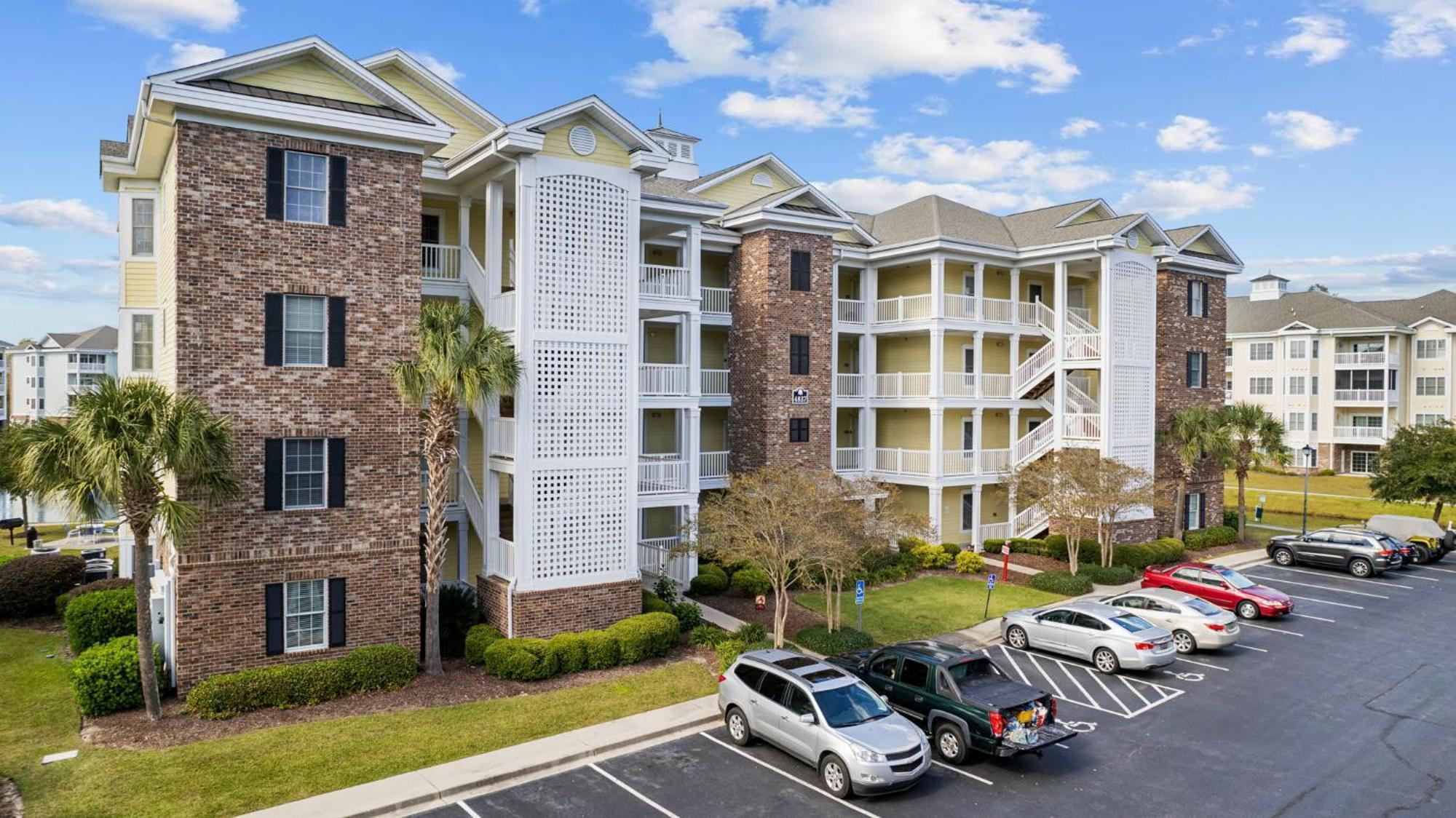 Beautifully Decorated 3 Bedroom 2 Bath Condo, First Floor Wth Walk In Shower! Located In Golf Community