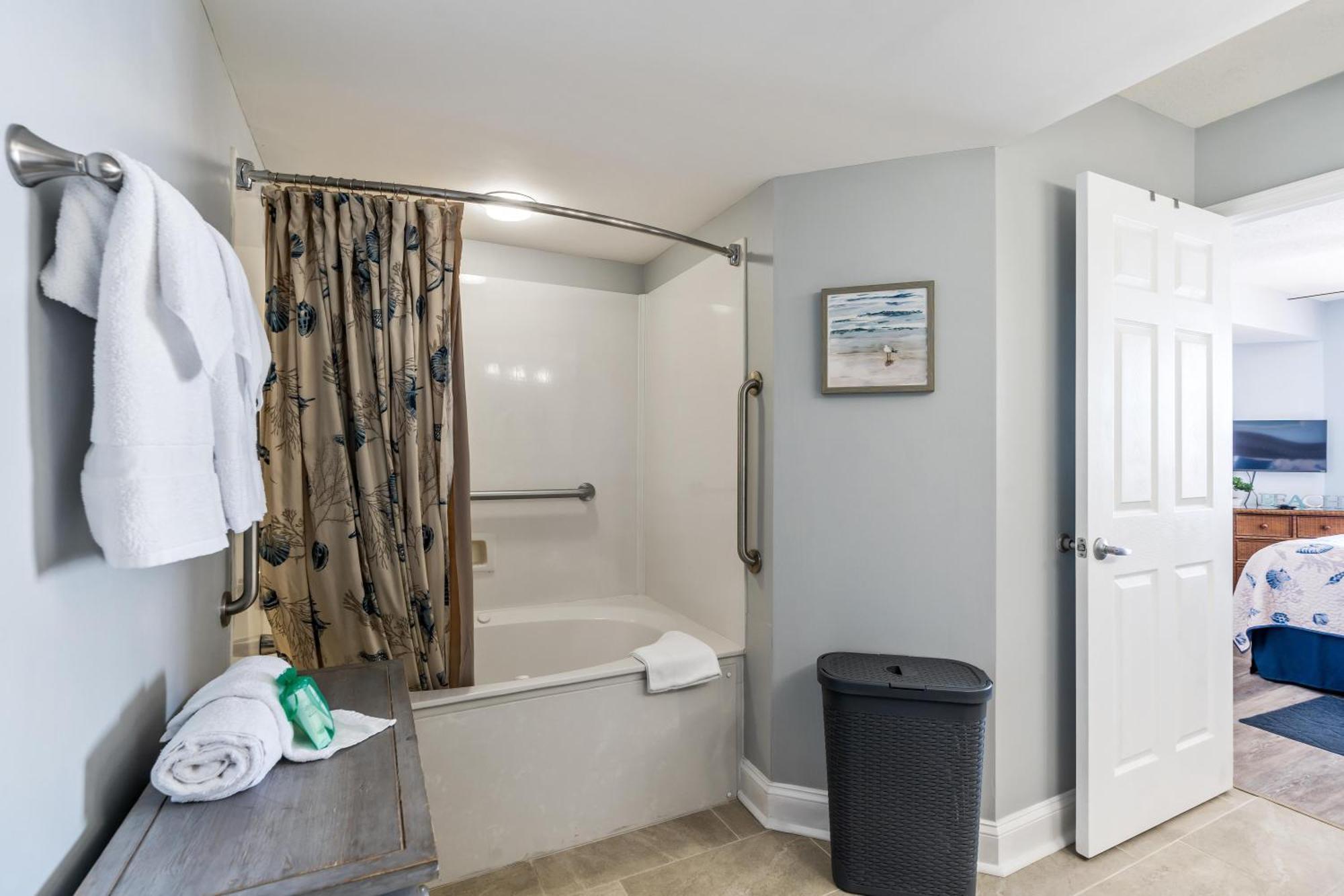Bahama Sands 1008 - Oceanfront - Crescent Section