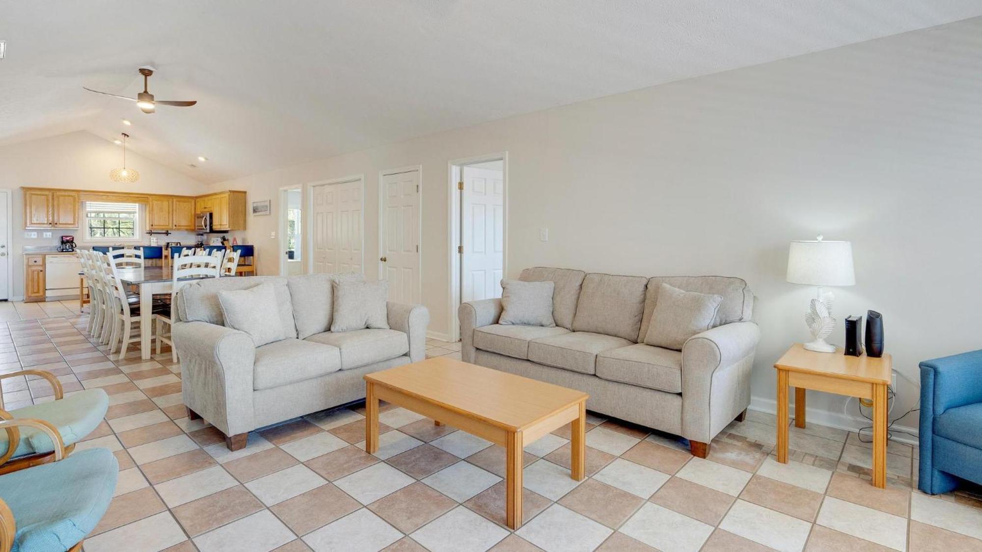 Ocean's Edge - 2nd Row - Crescent Section Holiday home