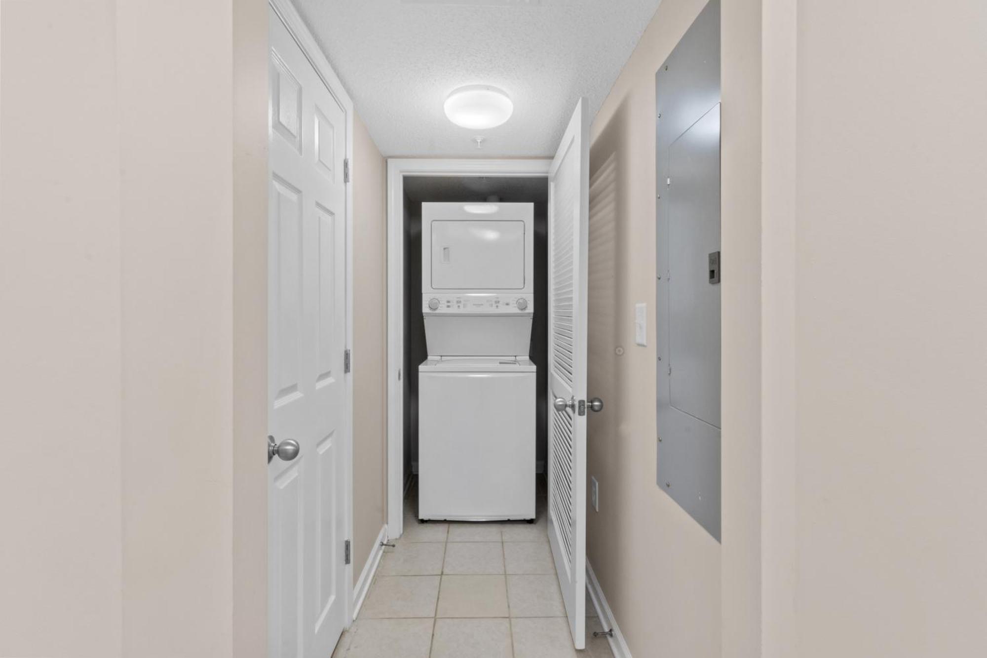 Yacht Club #1-701 Apartment
