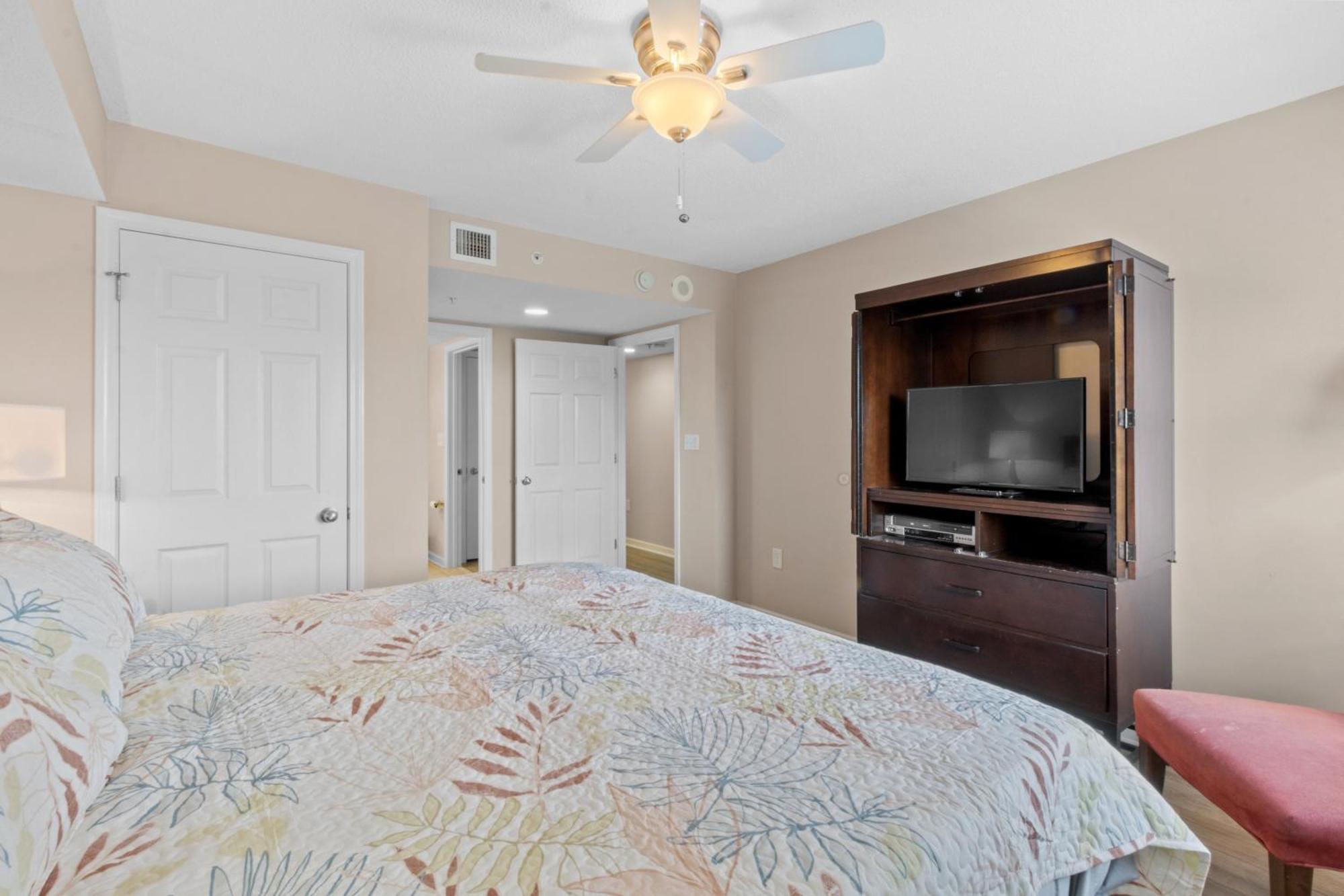 Yacht Club #1-701 Apartment *