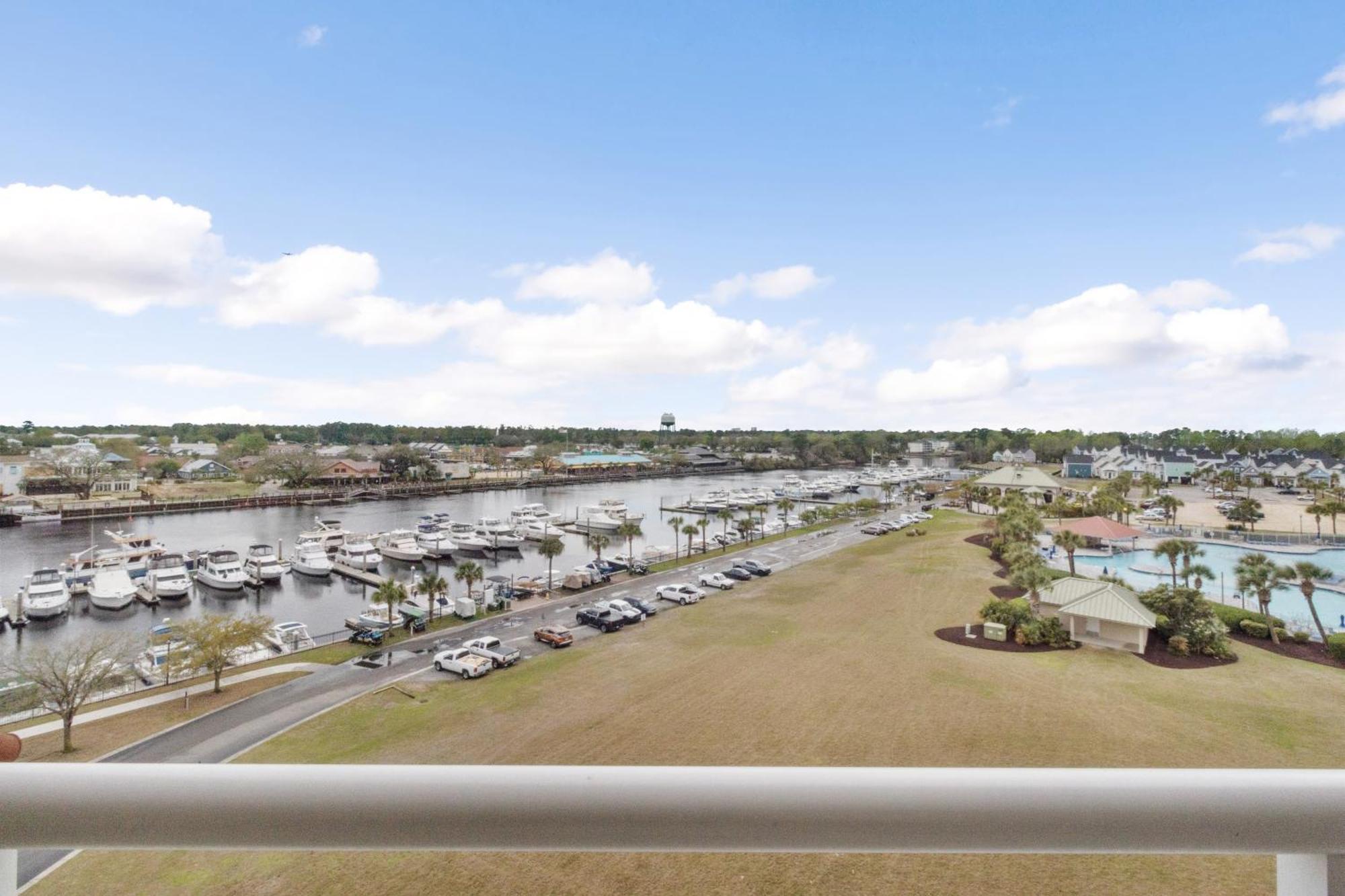 Yacht Club #1-701 *