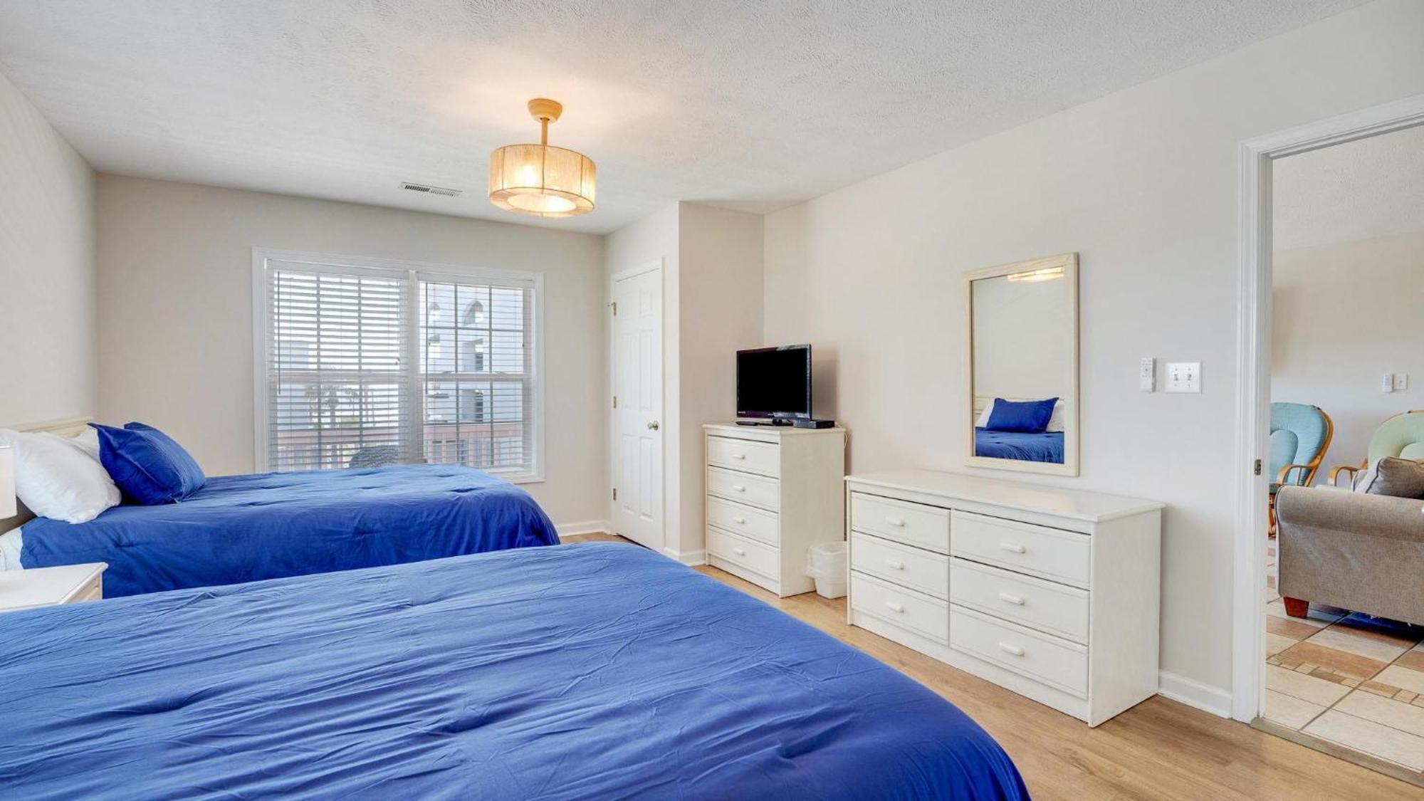 Ocean's Edge - 2nd Row - Crescent Section Holiday home *