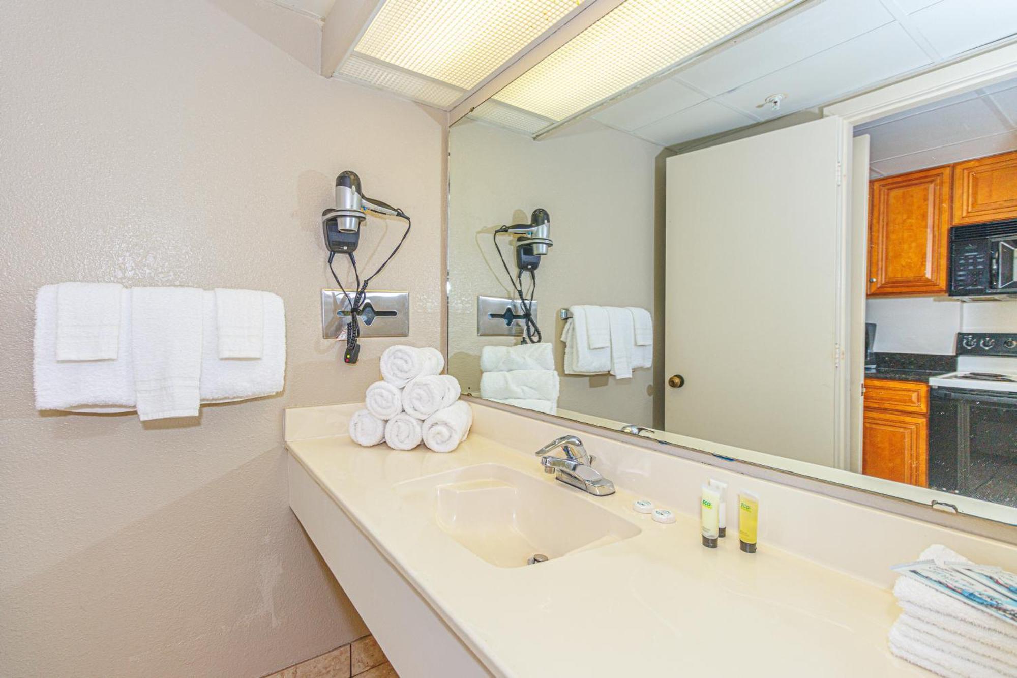 Oceanfront 1 Bedroom Suite-stunning Views! Perfect For 4-6 Guests! Landmark 1533 Holiday home