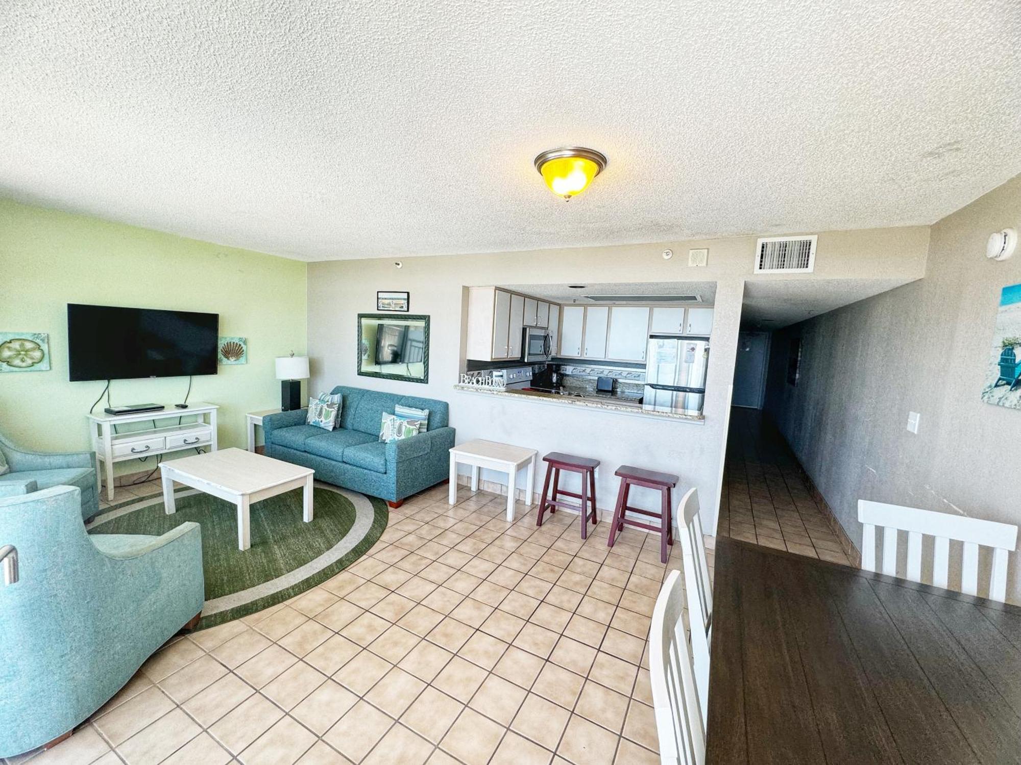 Hosteeva Atlantica Oceanfront Apartment *