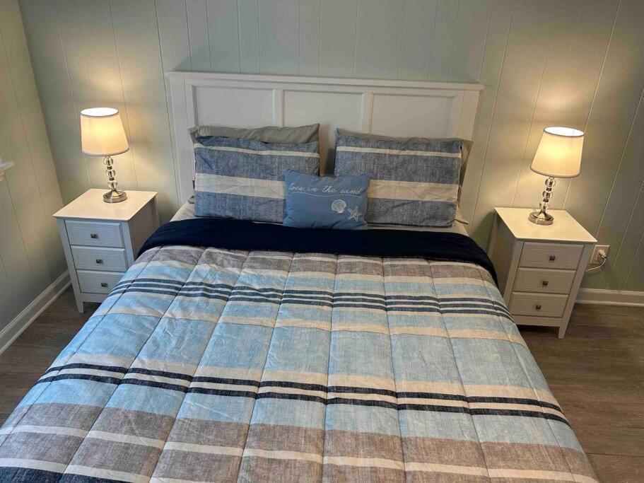Ocean Breeze Beachfront Condo, Newly Renovated Apartment Myrtle Beach