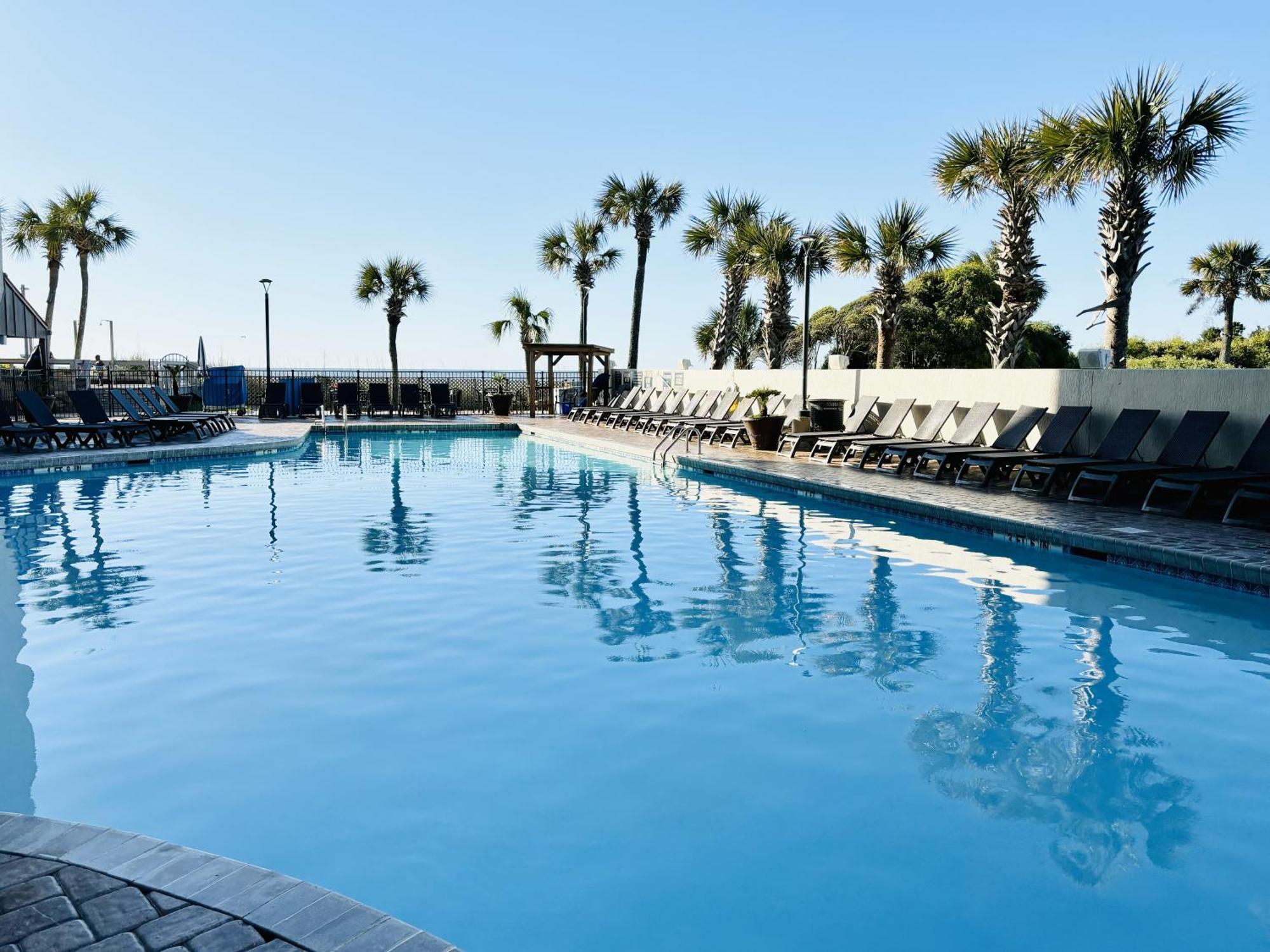 Sea La Vie Oceanfront Apartment *