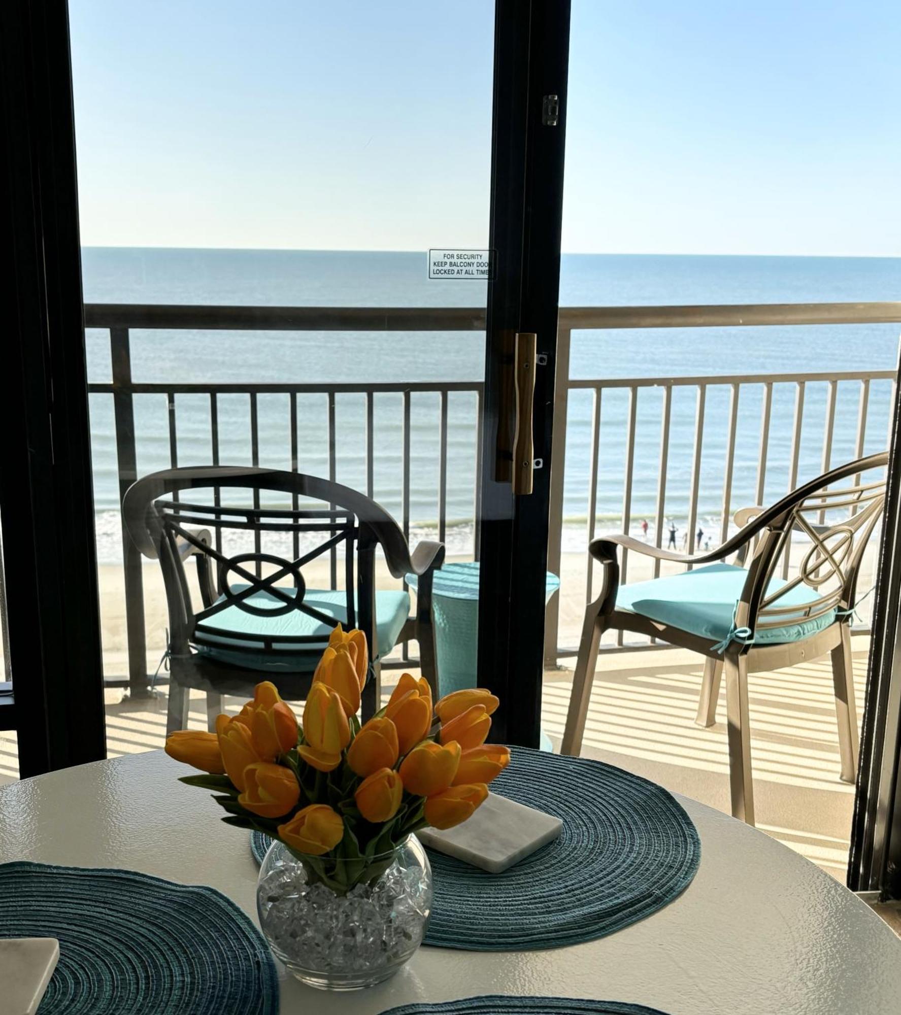Sea La Vie Oceanfront Apartment *
