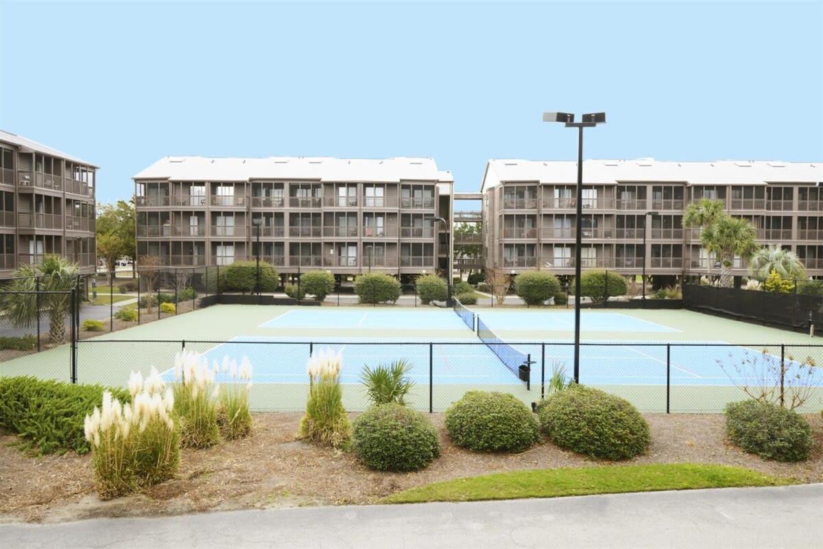 Holiday home Paradise Across Street From Oceanfront Pool *