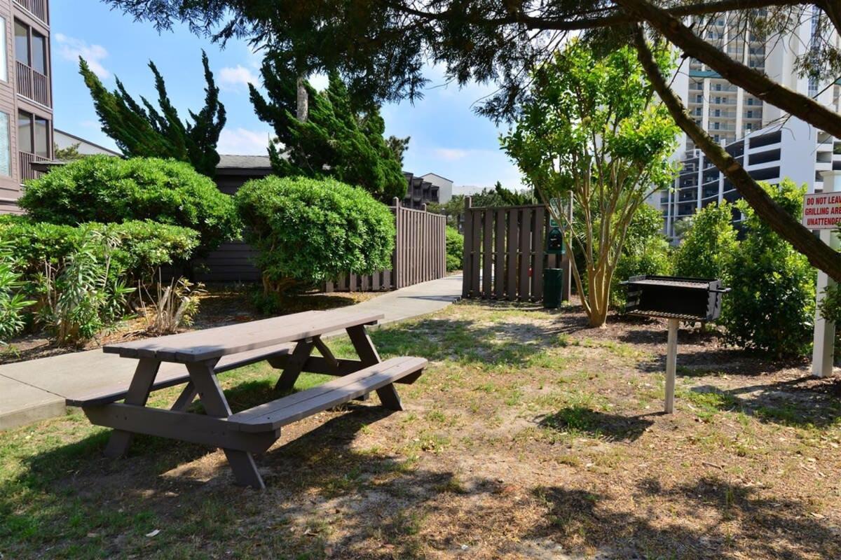 Holiday home Paradise Across Street From Oceanfront Pool *