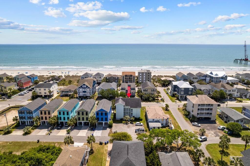 One Block From The Beach! Surfside Pier Is Open!