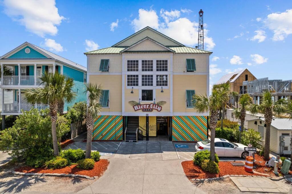 One Block From The Beach! Surfside Pier Is Open!