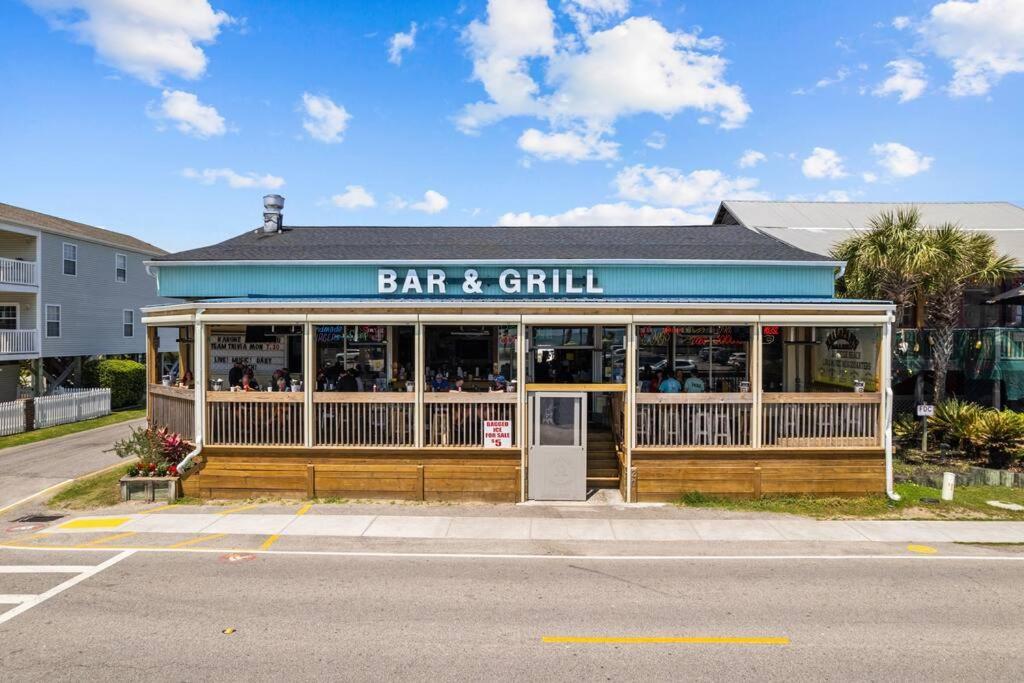 One Block From The Beach! Surfside Pier Is Open! *