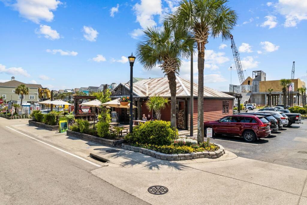 One Block From The Beach! Surfside Pier Is Open! *