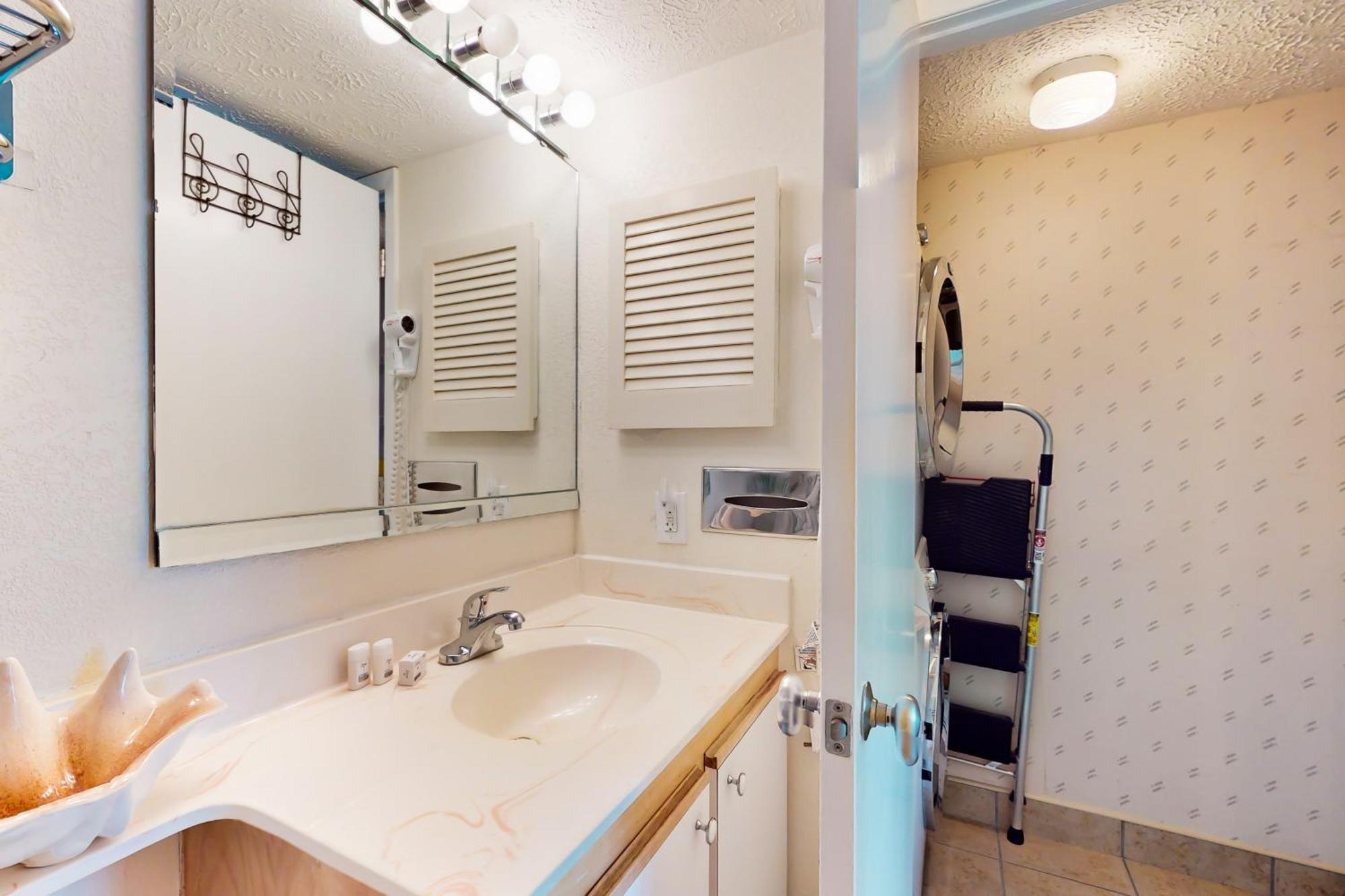 Sunny And Ready Apartment