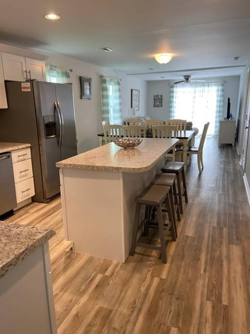 Surfside Beach/ Capt. Jacks ~50 Ft From 3br/3ba
