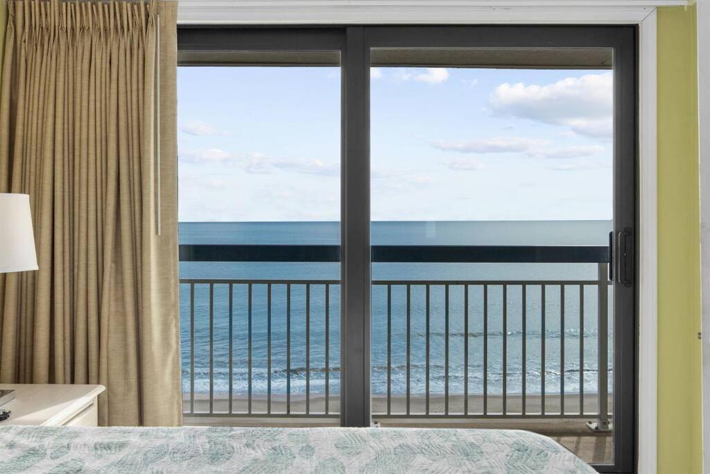 Apartment *couple's Oceanfront Retreat*pools*hot Tub*v101 Myrtle Beach