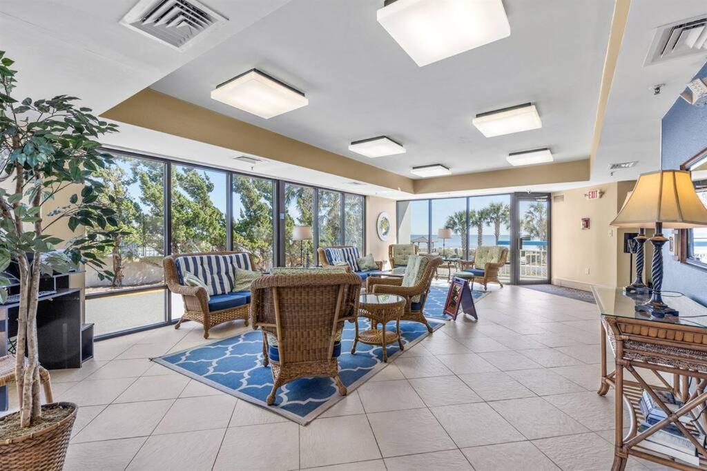 *couple's Oceanfront Retreat*pools*hot Tub*v101 Apartment *