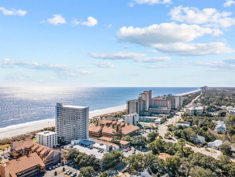 *couple's Oceanfront Retreat*pools*hot Tub*v101 Myrtle Beach