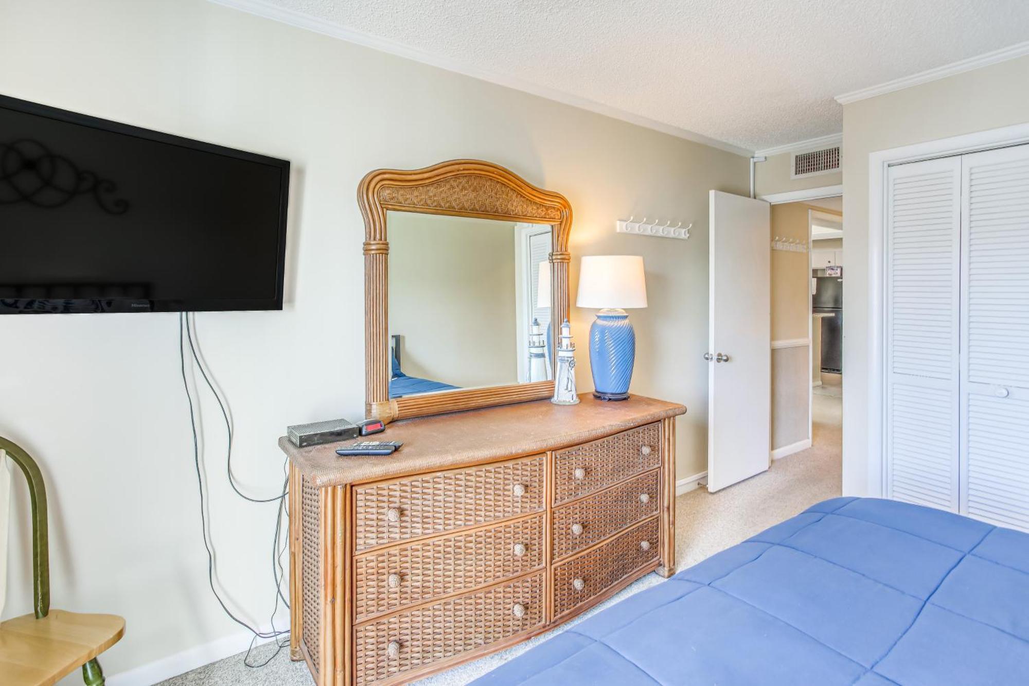 Myrtle With Pool Access - Walk To Beach! Apartment *