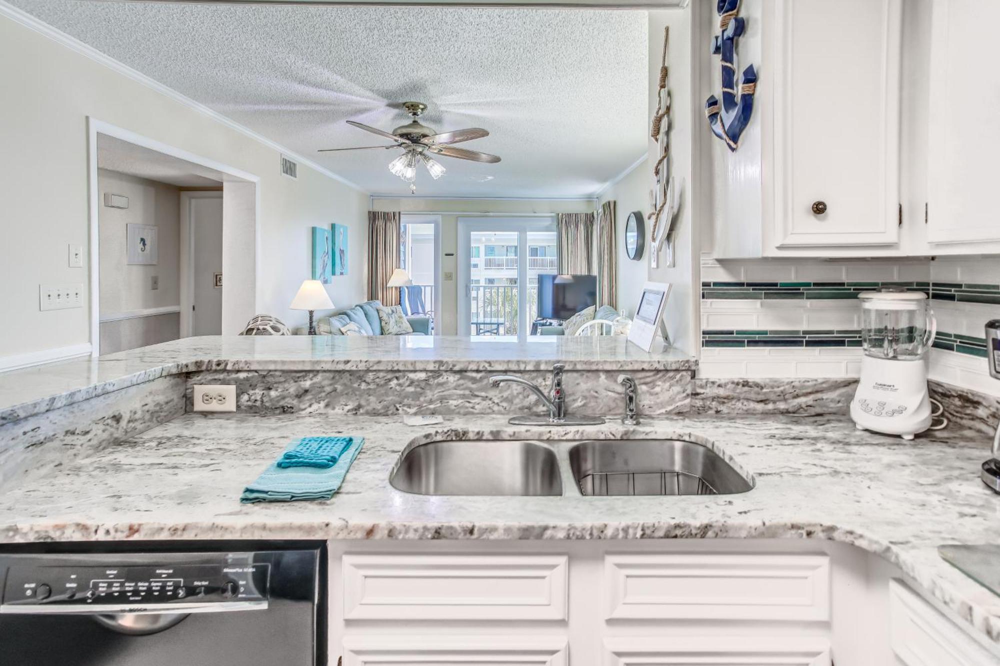 Myrtle With Pool Access - Walk To Beach!