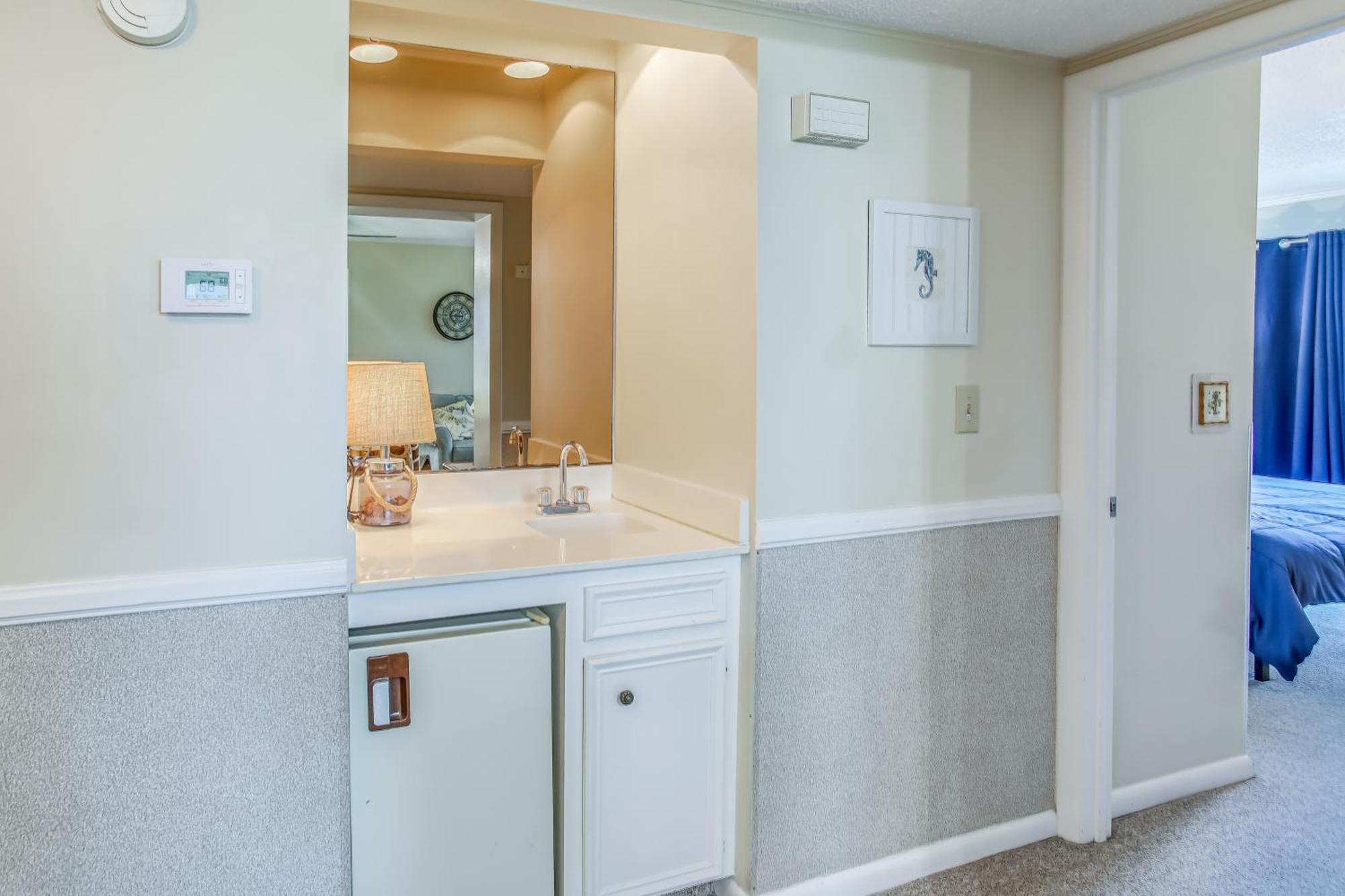 Myrtle With Pool Access - Walk To Beach! Apartment