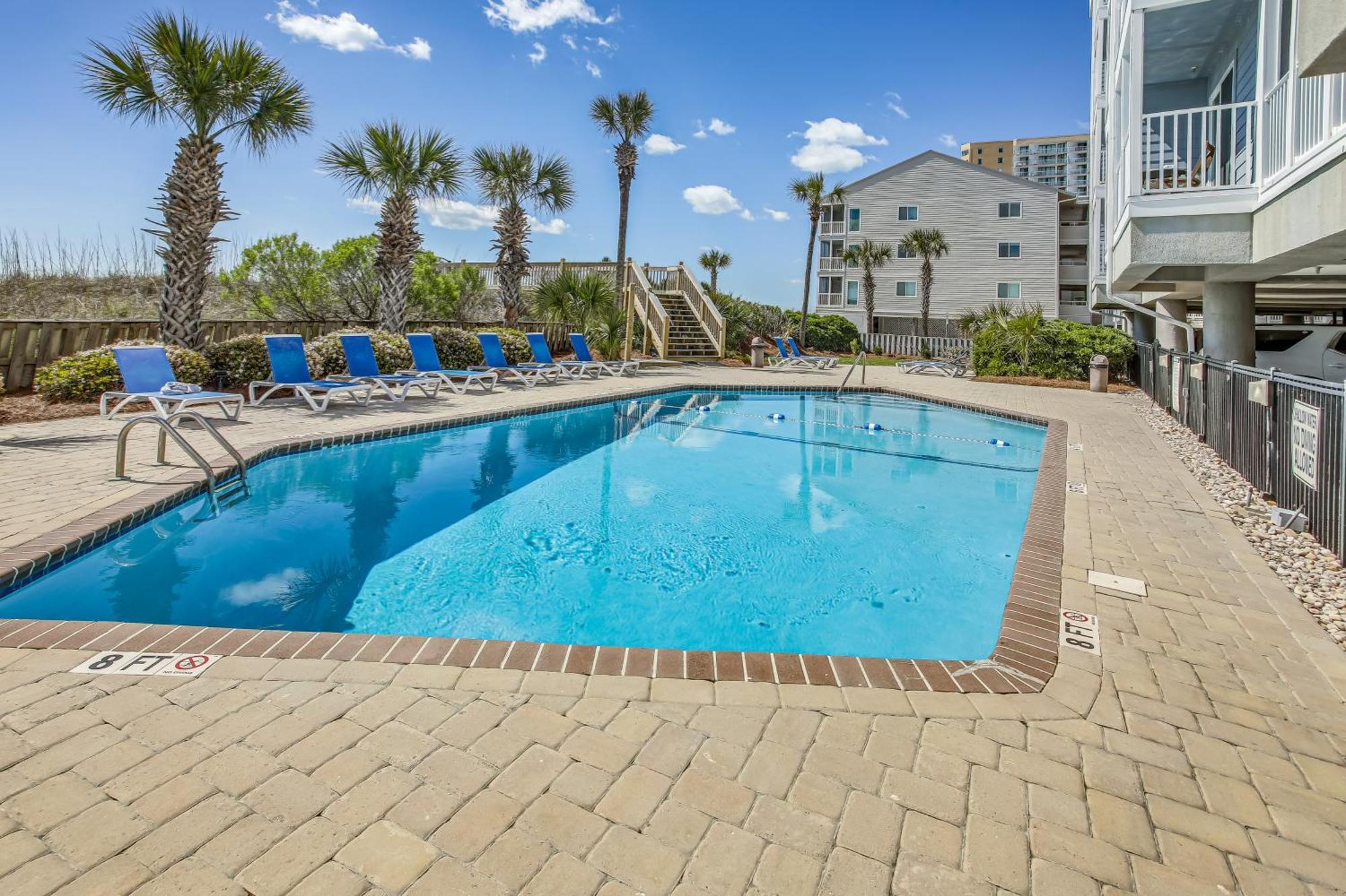 Myrtle With Pool Access - Walk To Beach! Apartment *