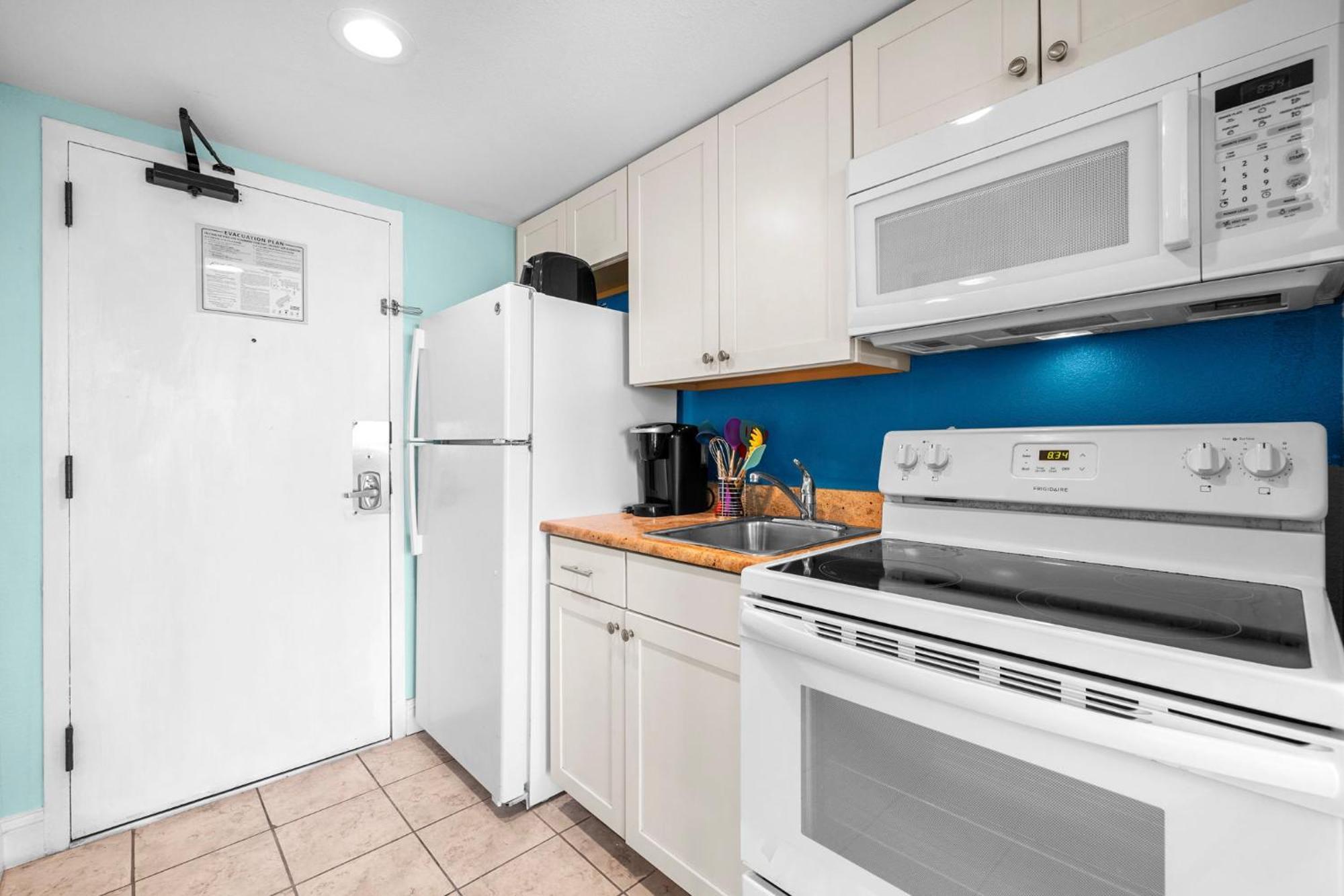 Cozy Tropical Retreatwith Full Kitchen!! *