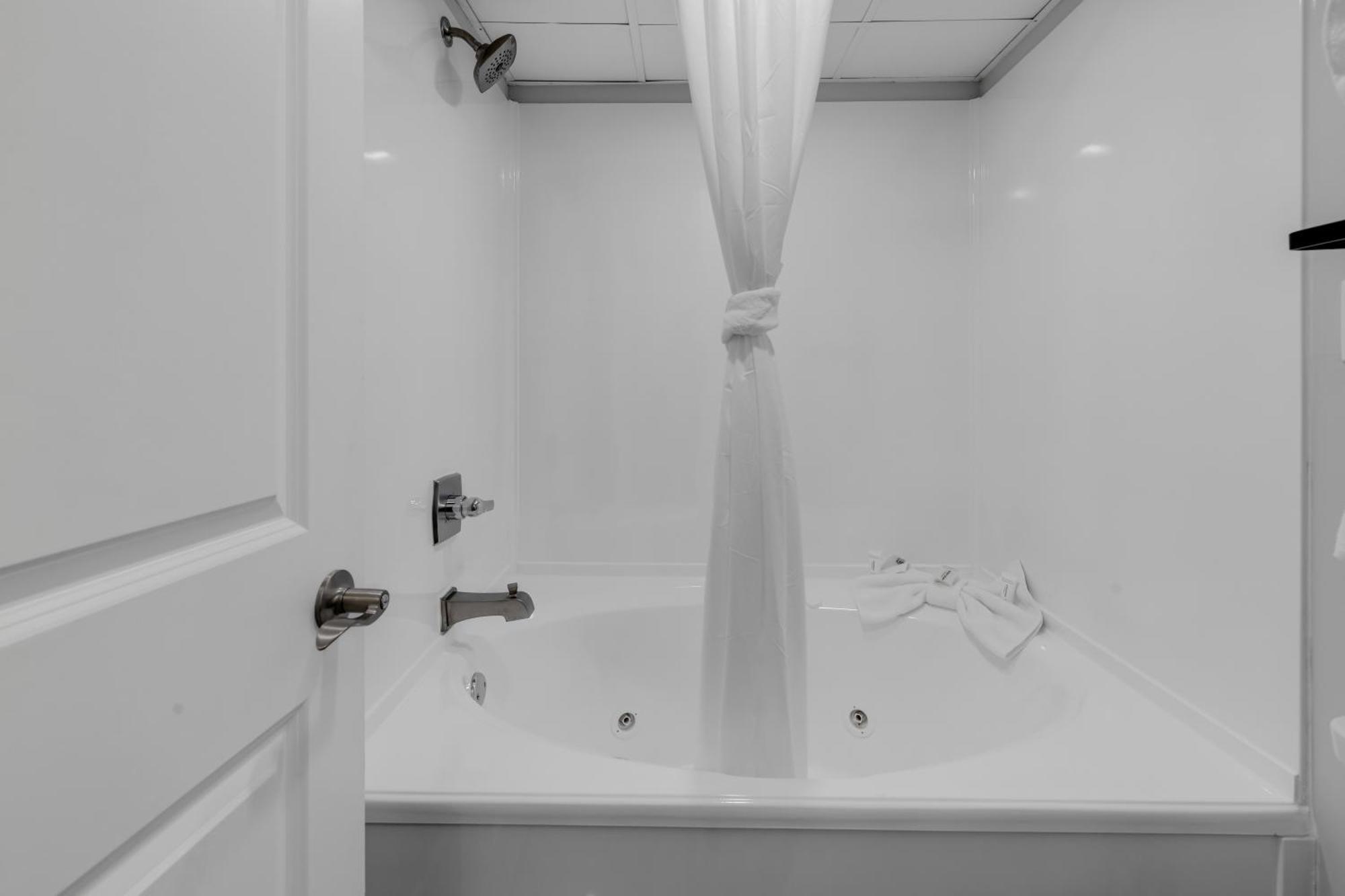 Boardwalk Resort: Ocean Breeze Retreat Myrtle Beach