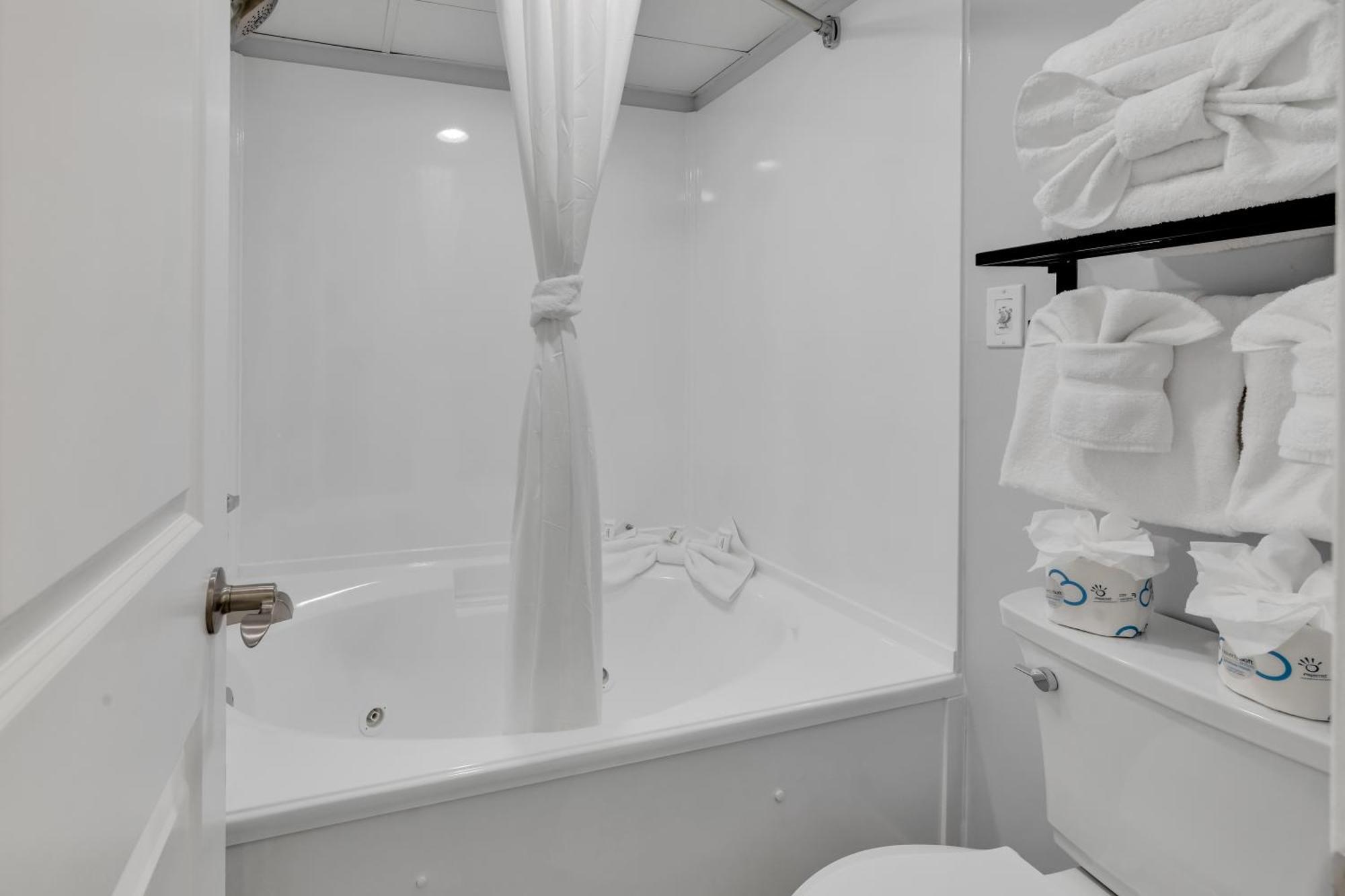 Boardwalk Resort: Ocean Breeze Retreat * Myrtle Beach