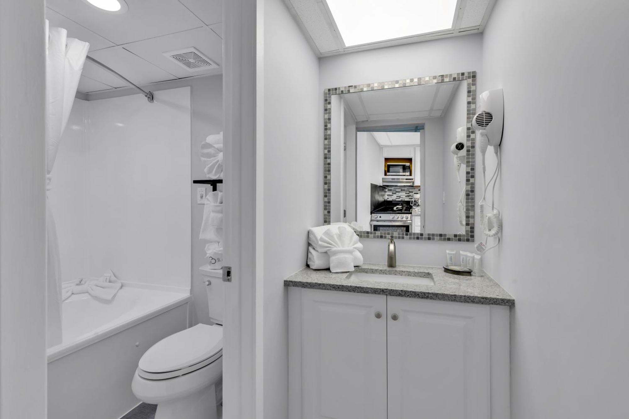 Apartment Boardwalk Resort: Ocean Breeze Retreat