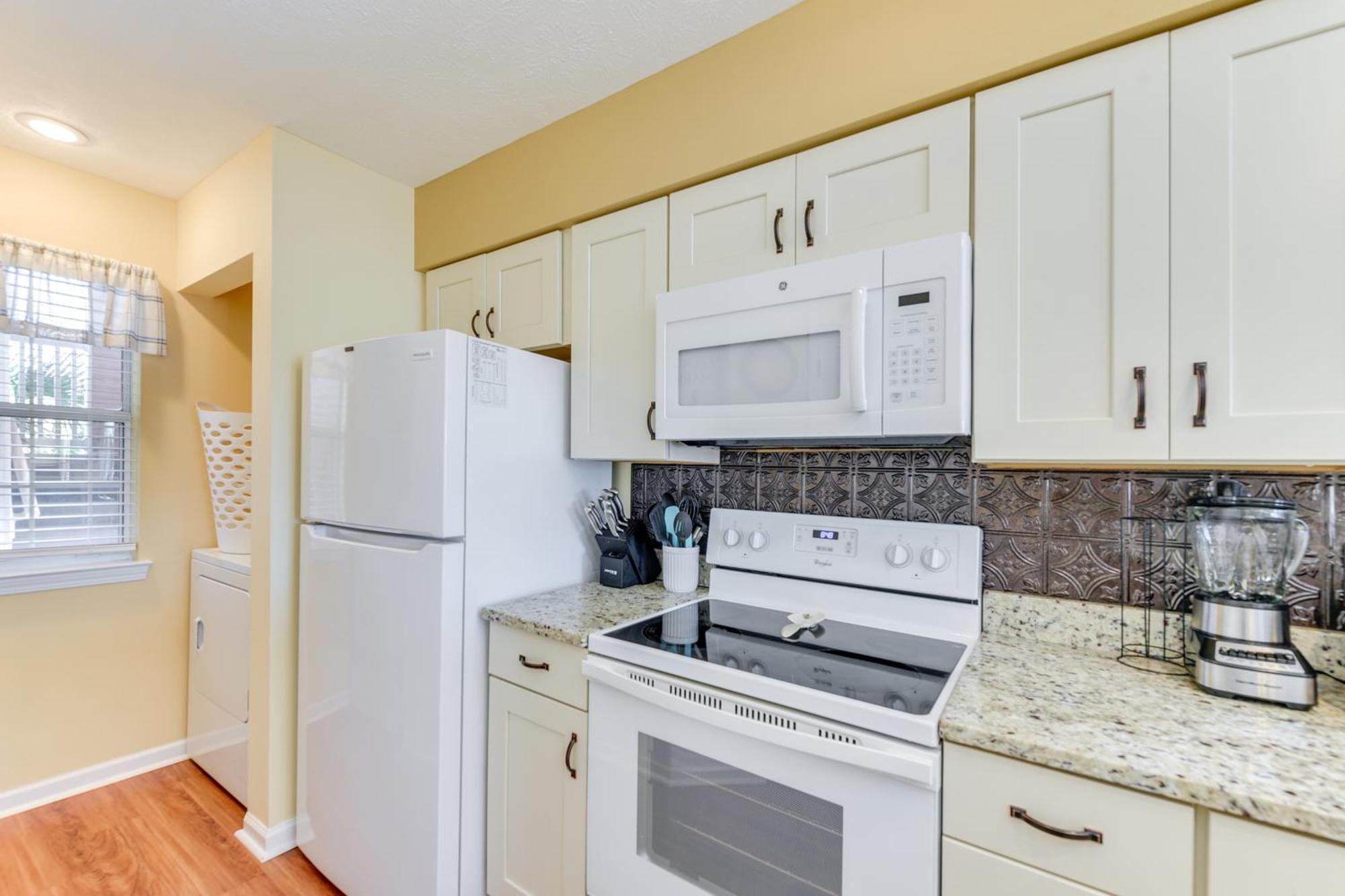 Apartment Myrtle With Pool Access 5 Mi To Beach!