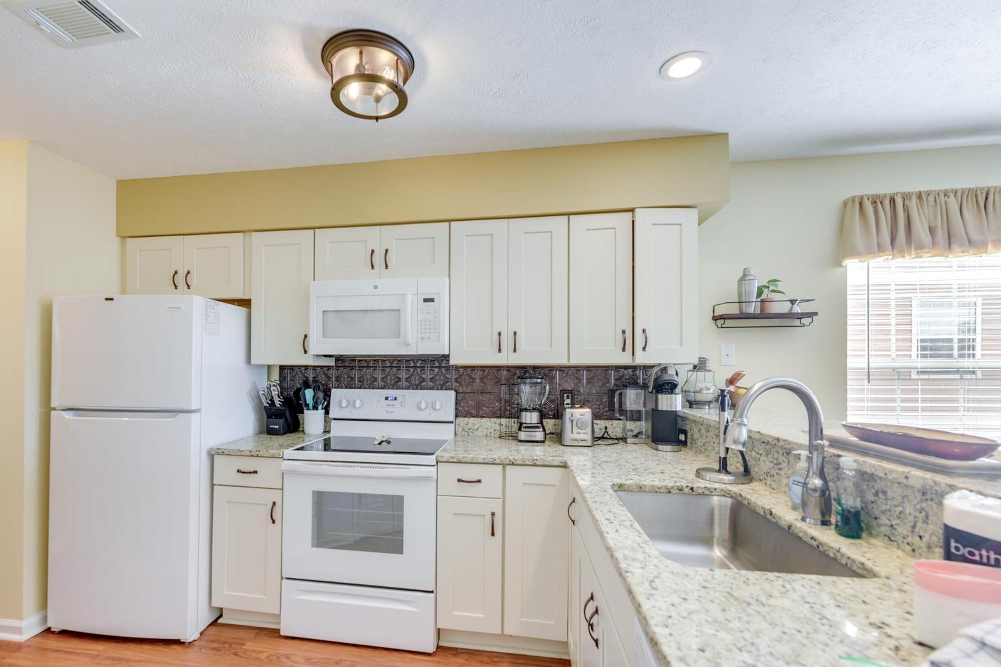 Myrtle With Pool Access 5 Mi To Beach! Apartment
