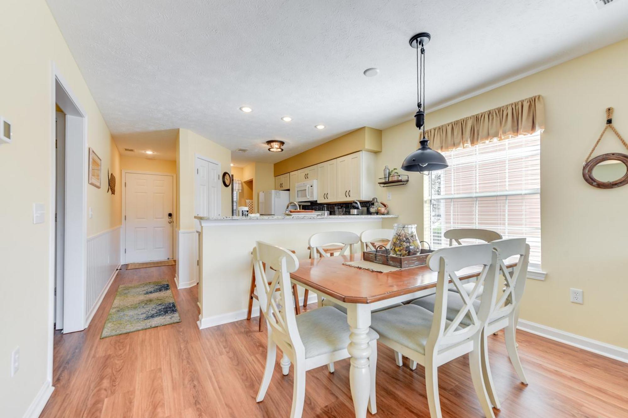 Myrtle With Pool Access 5 Mi To Beach! Apartment