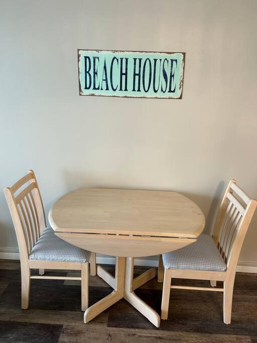 On The Beachfront Condo, Newly Renovated Apartment