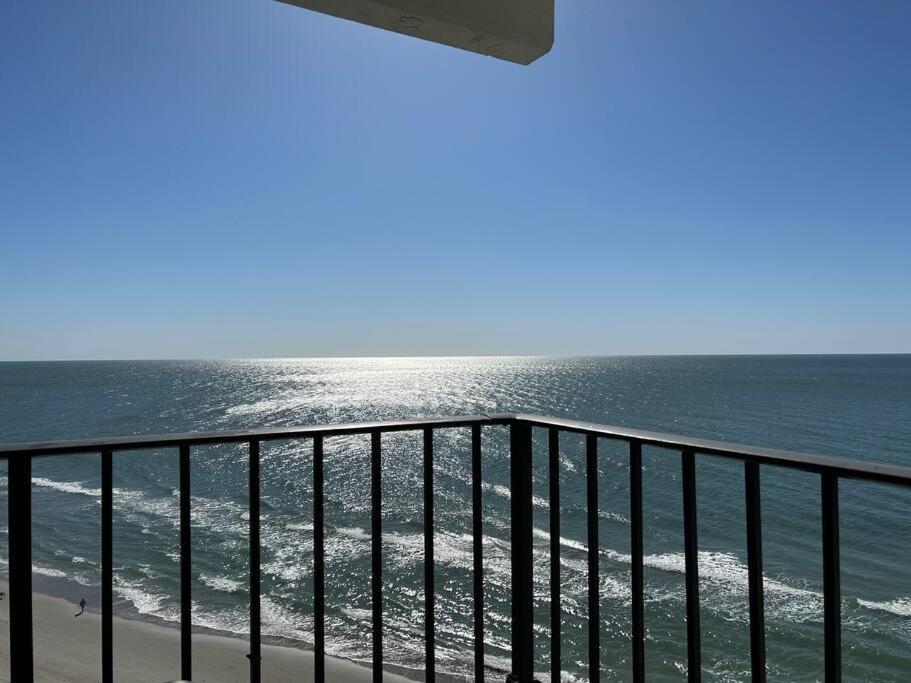 On The Beachfront Condo, Newly Renovated Apartment *