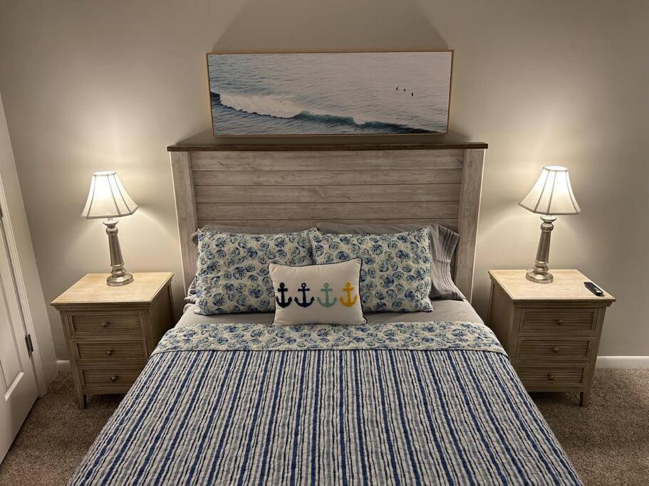 Apartment On The Beachfront Condo, Newly Renovated *