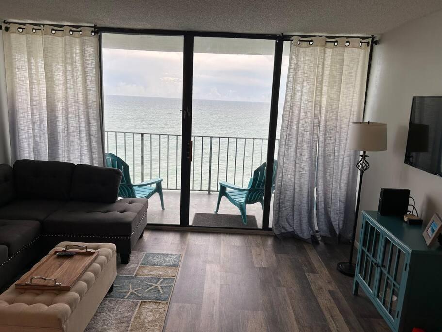 On The Beachfront Condo, Newly Renovated *