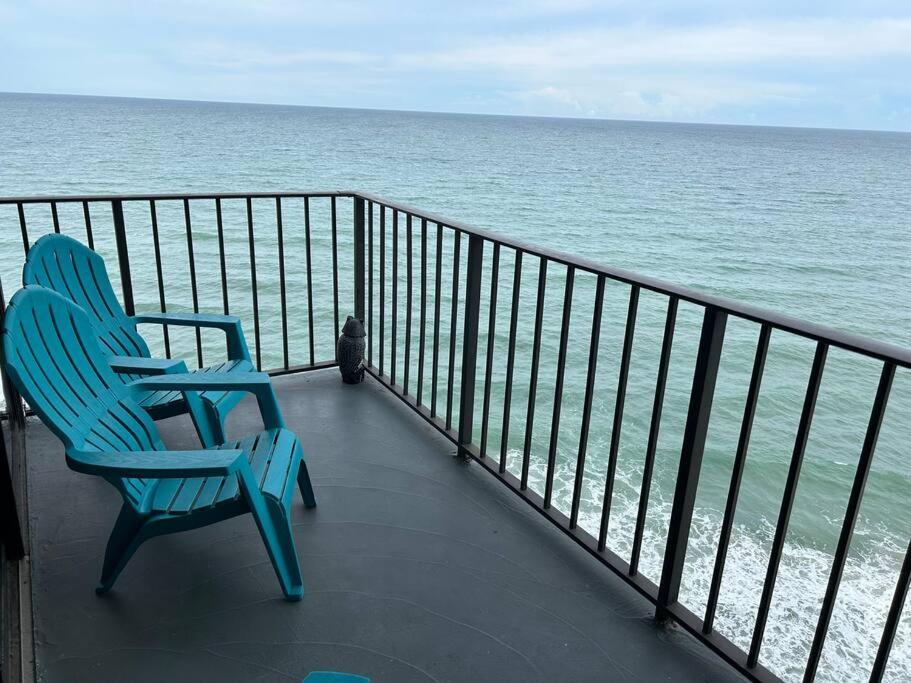 Apartment On The Beachfront Condo, Newly Renovated *